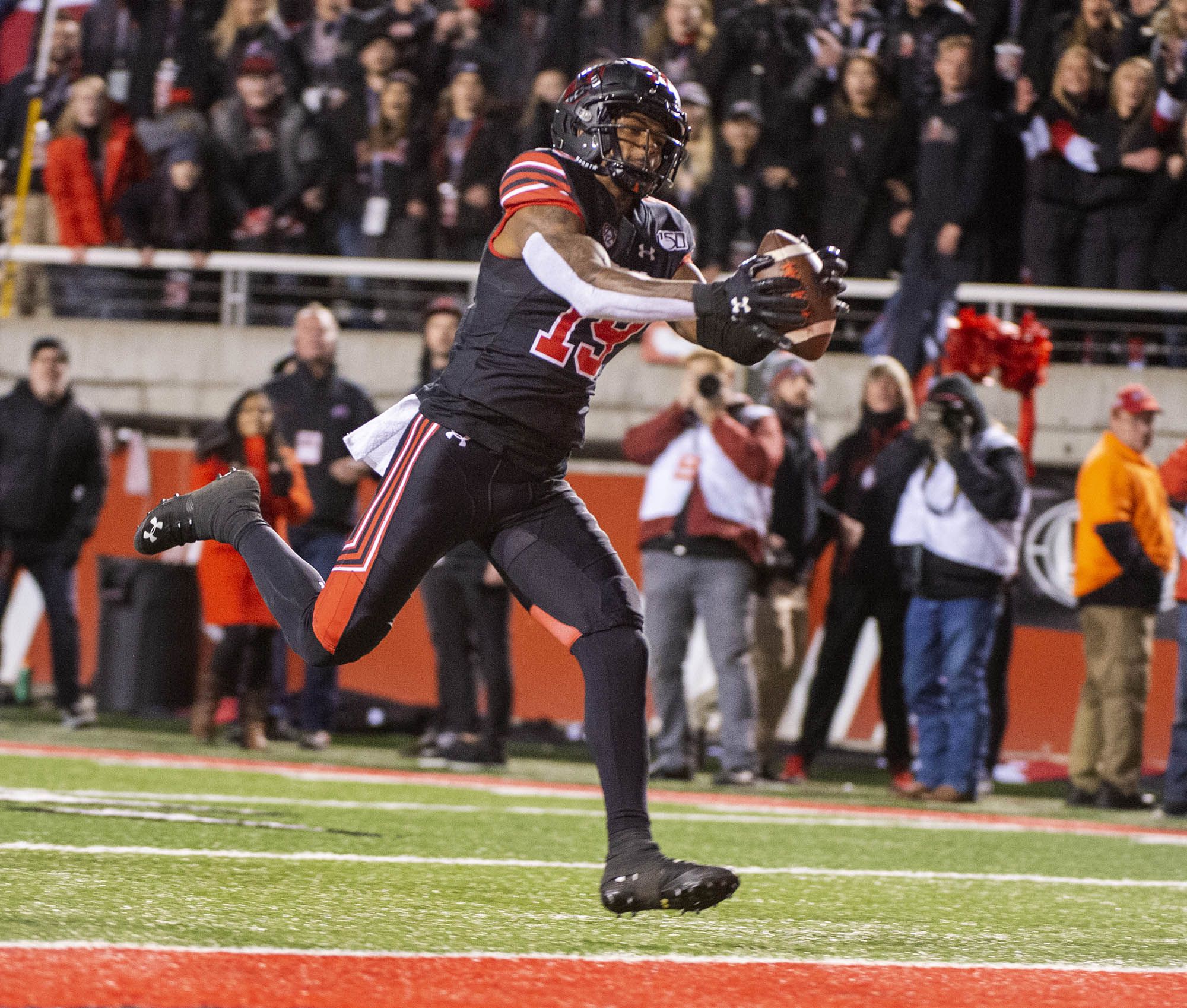 Zack Moss Uses Stiff-Arm To Get Into End Zone, Giving Utah Life