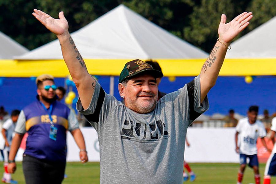 Maradona con la online camiseta de la uc