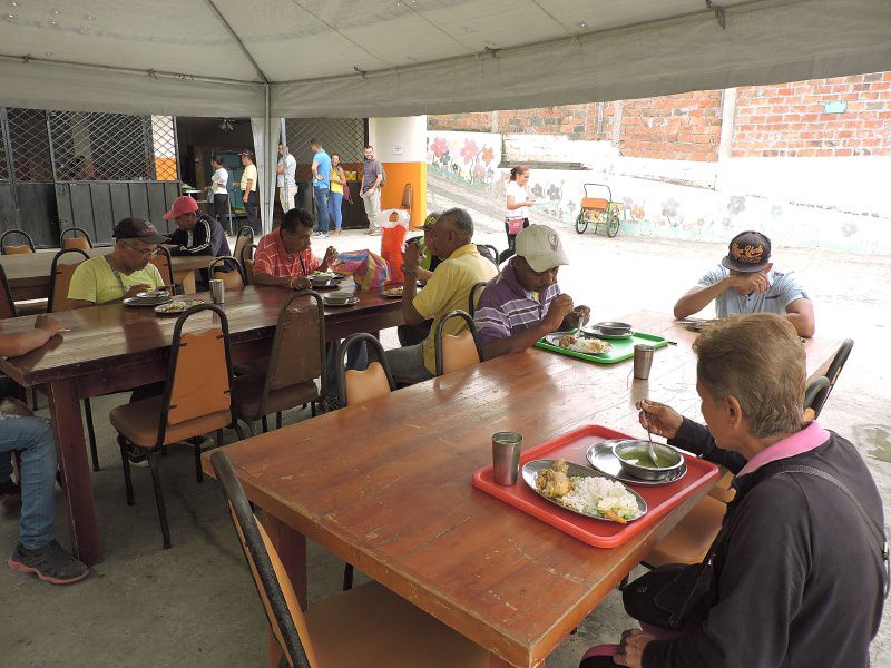 Almuerzos a $ 0,50 se venden en Manabí para los migrantes