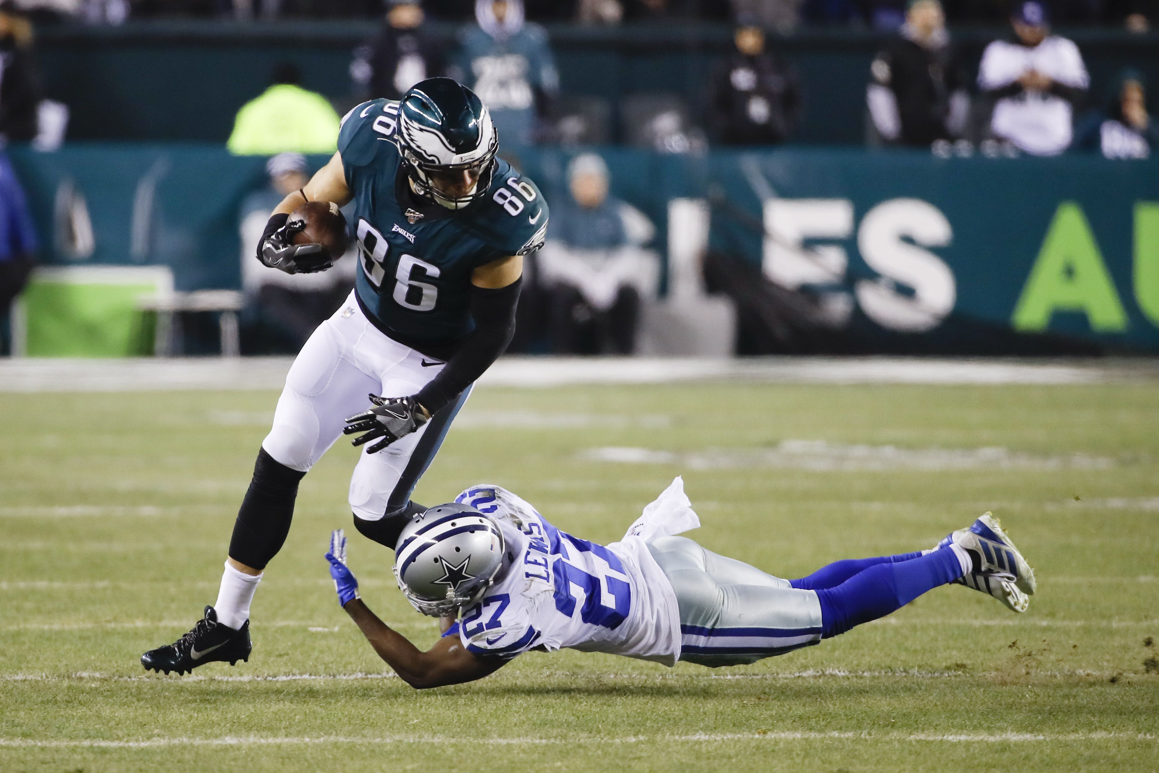 Eagles' Zach Ertz not cleared for contact, plus injury updates on Lane  Johnson, Miles Sanders and more 