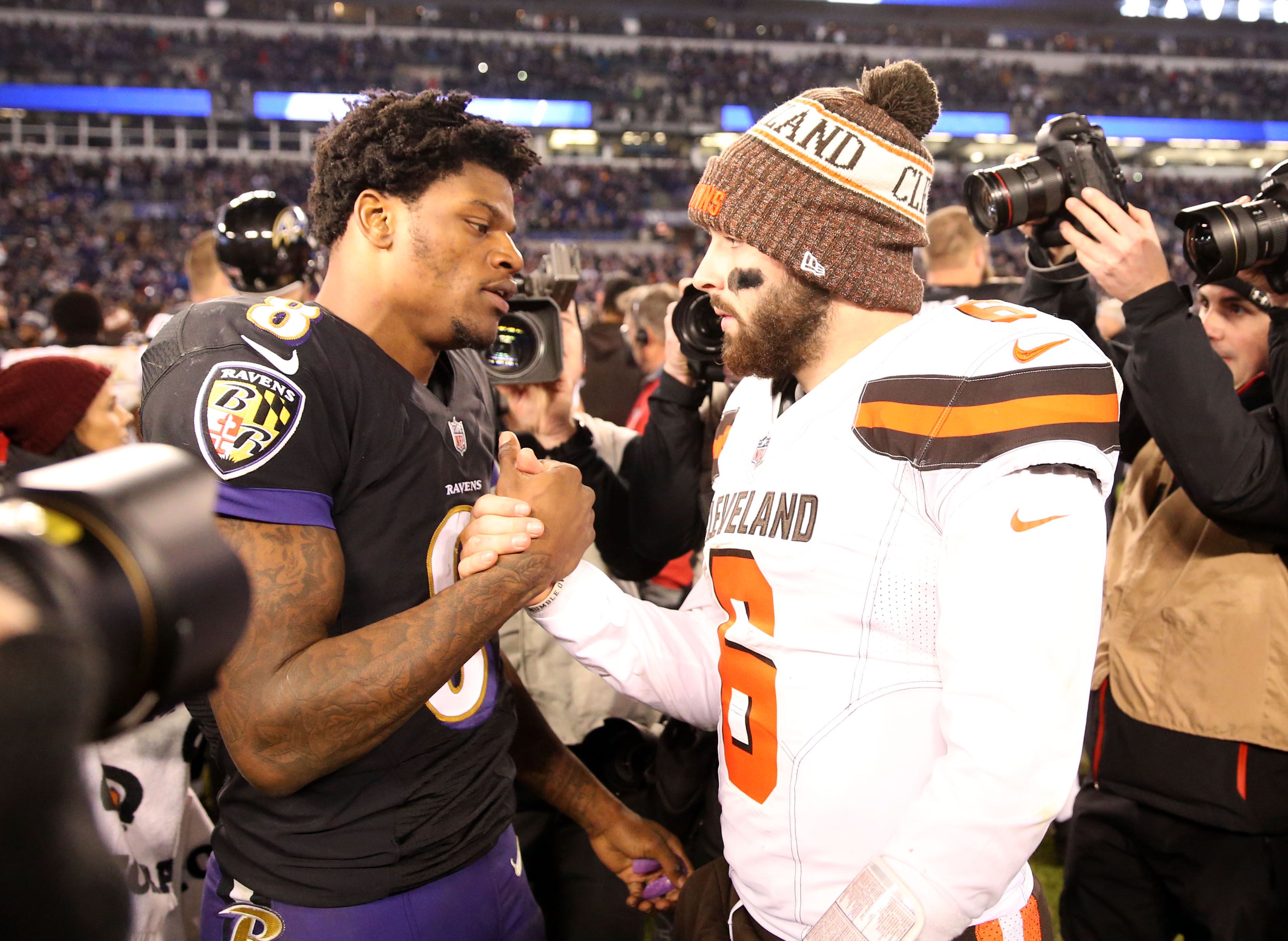 VIDEO: Lamar Jackson Grabs Fan's Sign Encouraging Ravens to Pay Him