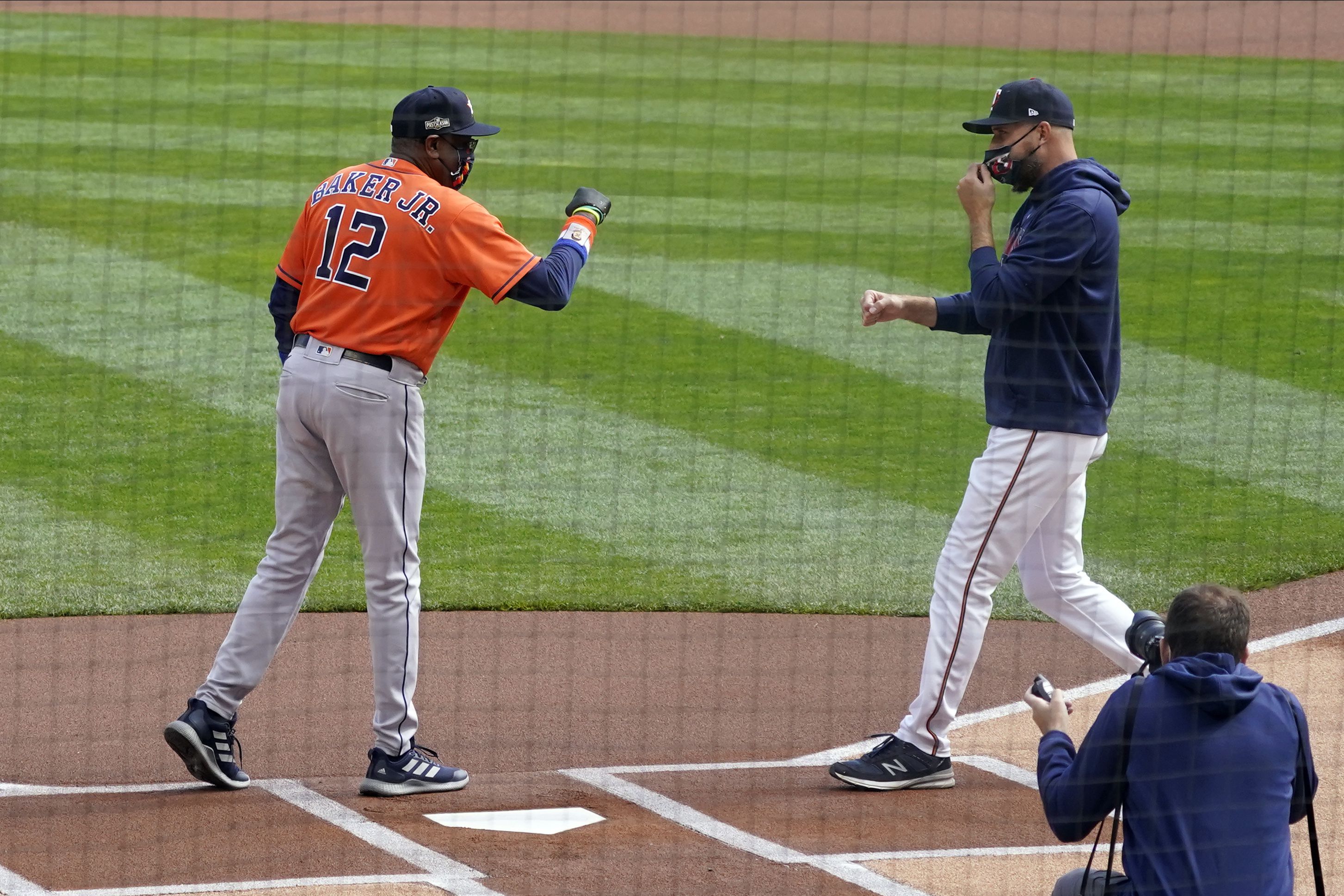 Houston Astros' Josh Reddick announces birth of twins