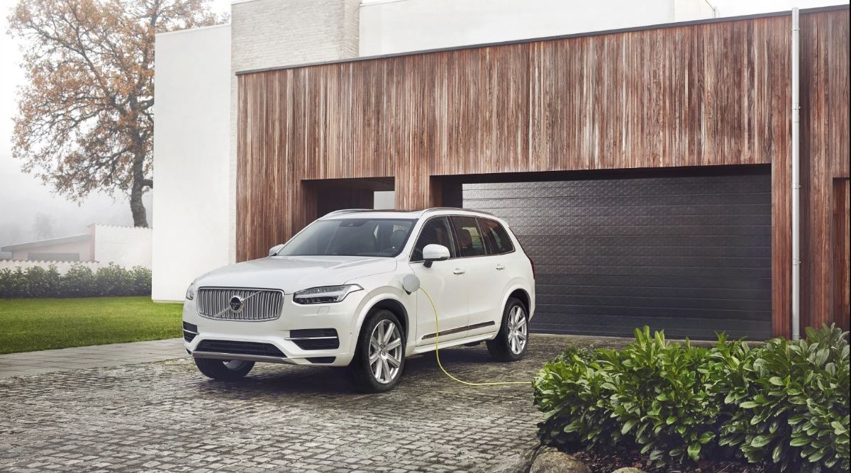 Volvo-XC90-T8-Hero-White.jpg