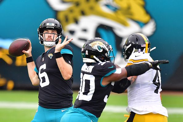 Chris Claybrooks of the Jacksonville Jaguars runs for yardage during  News Photo - Getty Images