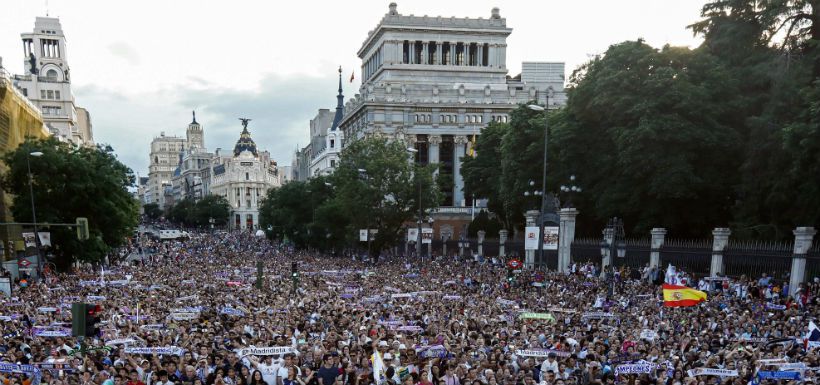 Real-Madrid-football-t19219712.jpg