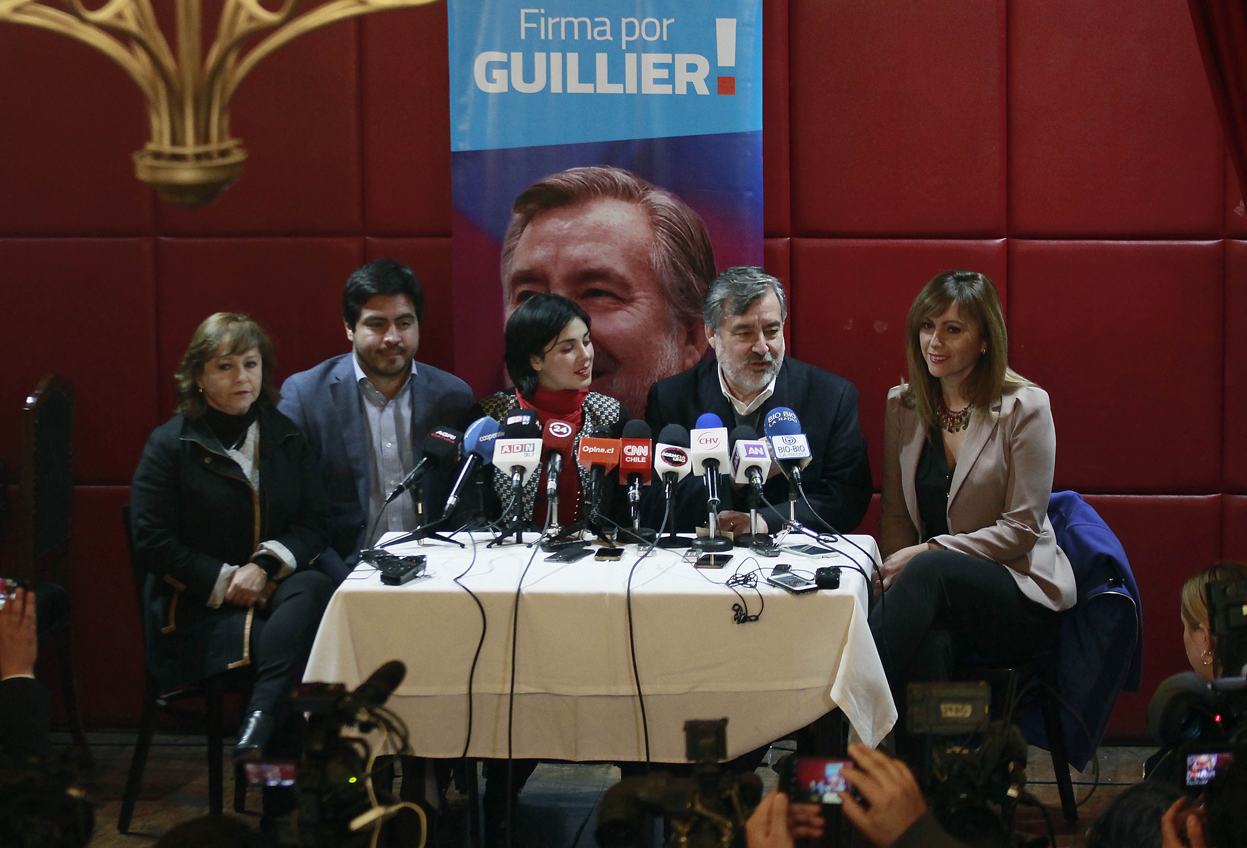 Alejandro Guillier presentó a sus nuevos voceros