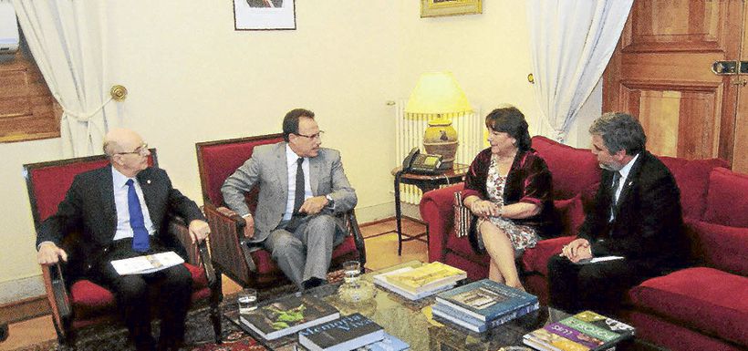 Reunión entre rectores del G-9 con ministra de Educación y ministro Segpres.