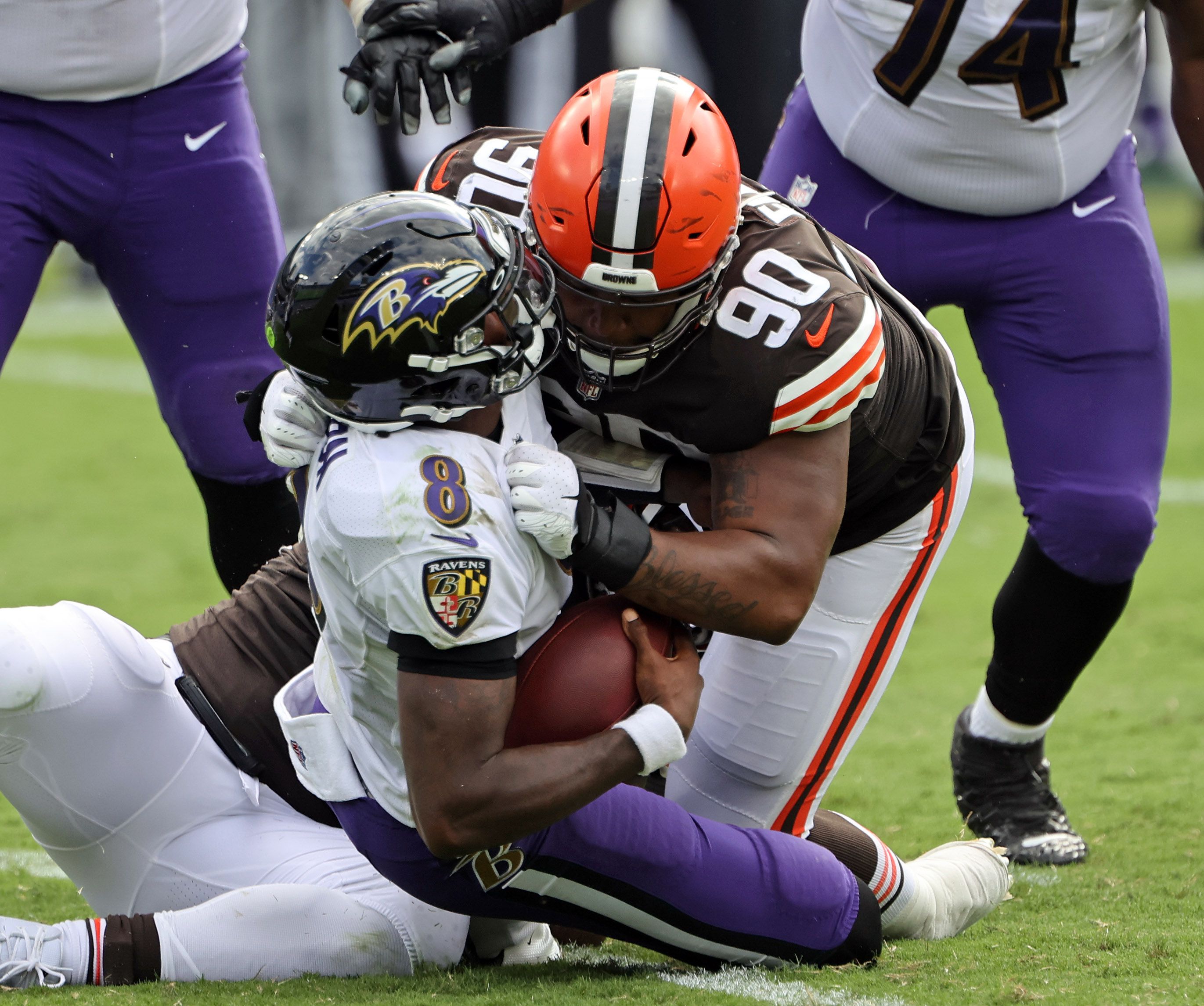 Watch Browns defensive tackle Jordan Elliott force a fumble from