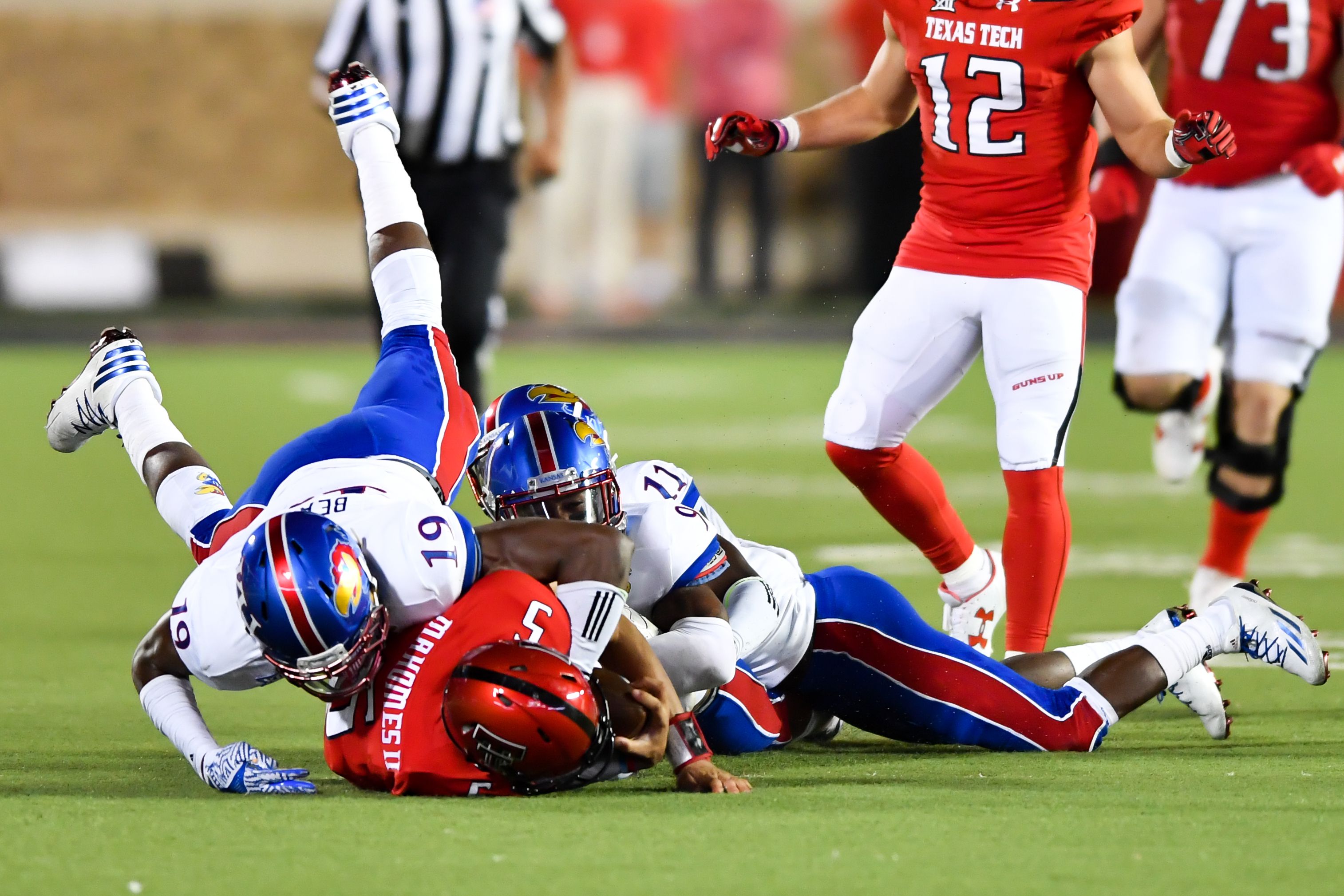 Mahomes, Shimonek each throw for 4 TDs to beat Kansas 55-19