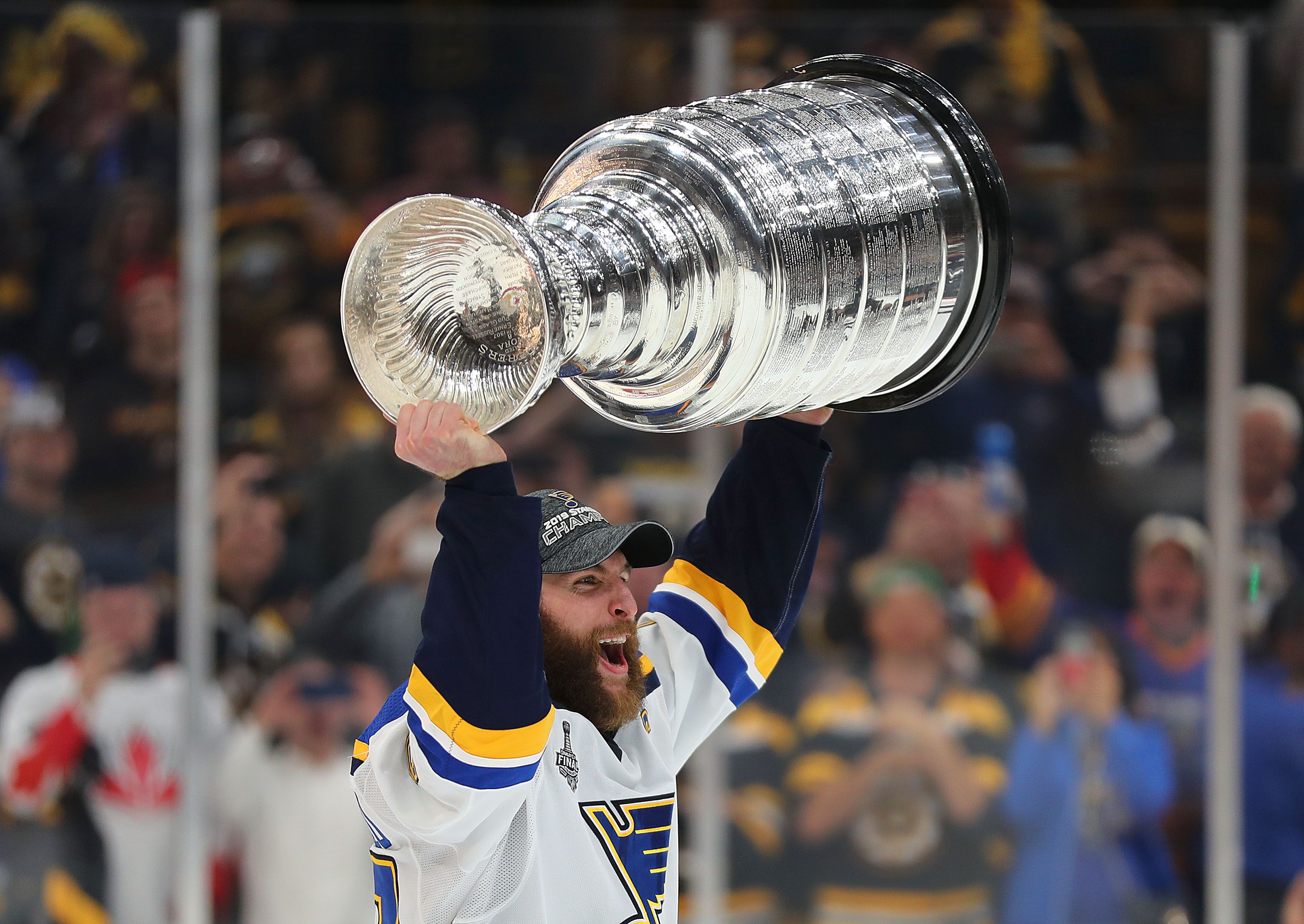 Blues' Vince Dunn celebrates Stanley Cup victory with hometown fans in  Lindsay - Peterborough
