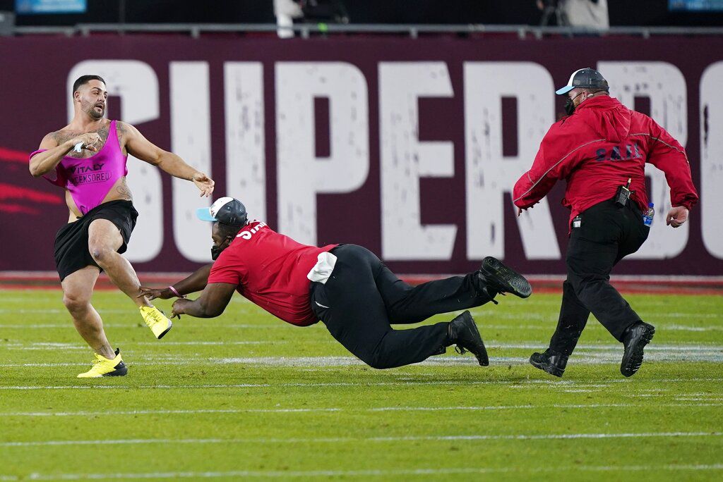 Boy tackled by security after running on field at Bucs game