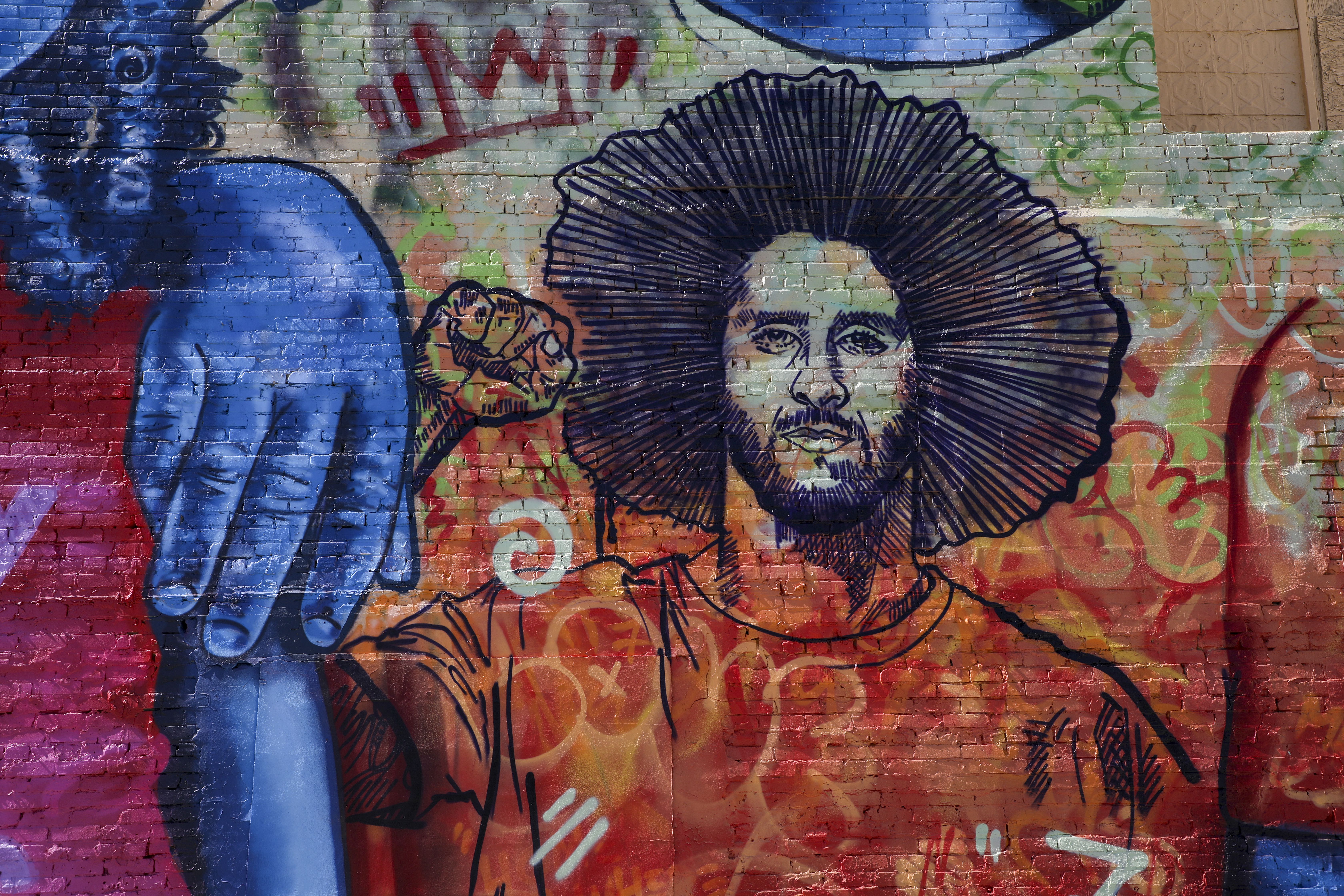 Super Bowl 2019: Colin Kaepernick mural destroyed before LA Rams and New  England Patriots, World, News