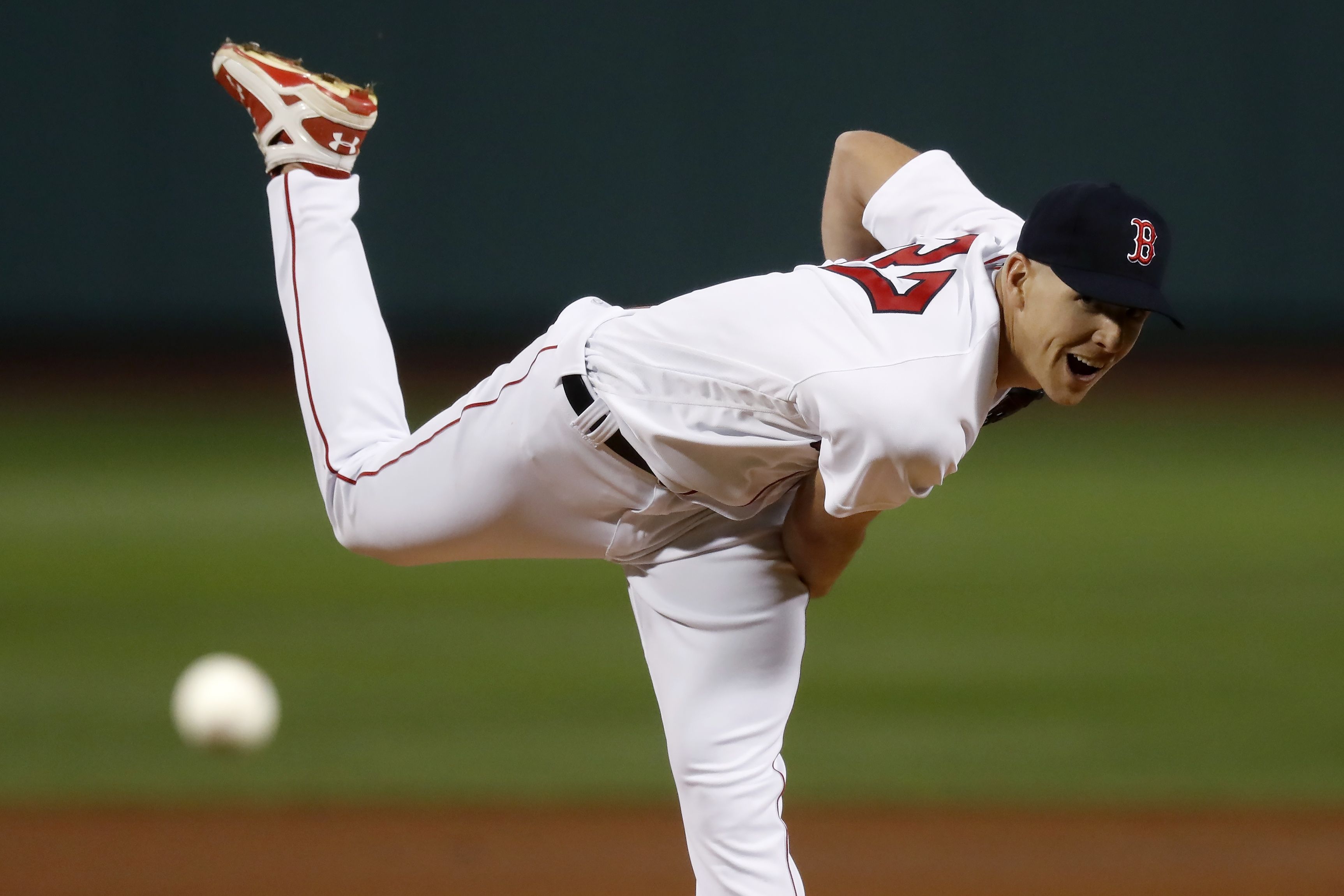 Martinez homers, Red Sox beat Orioles in 3rd straight, 5-3