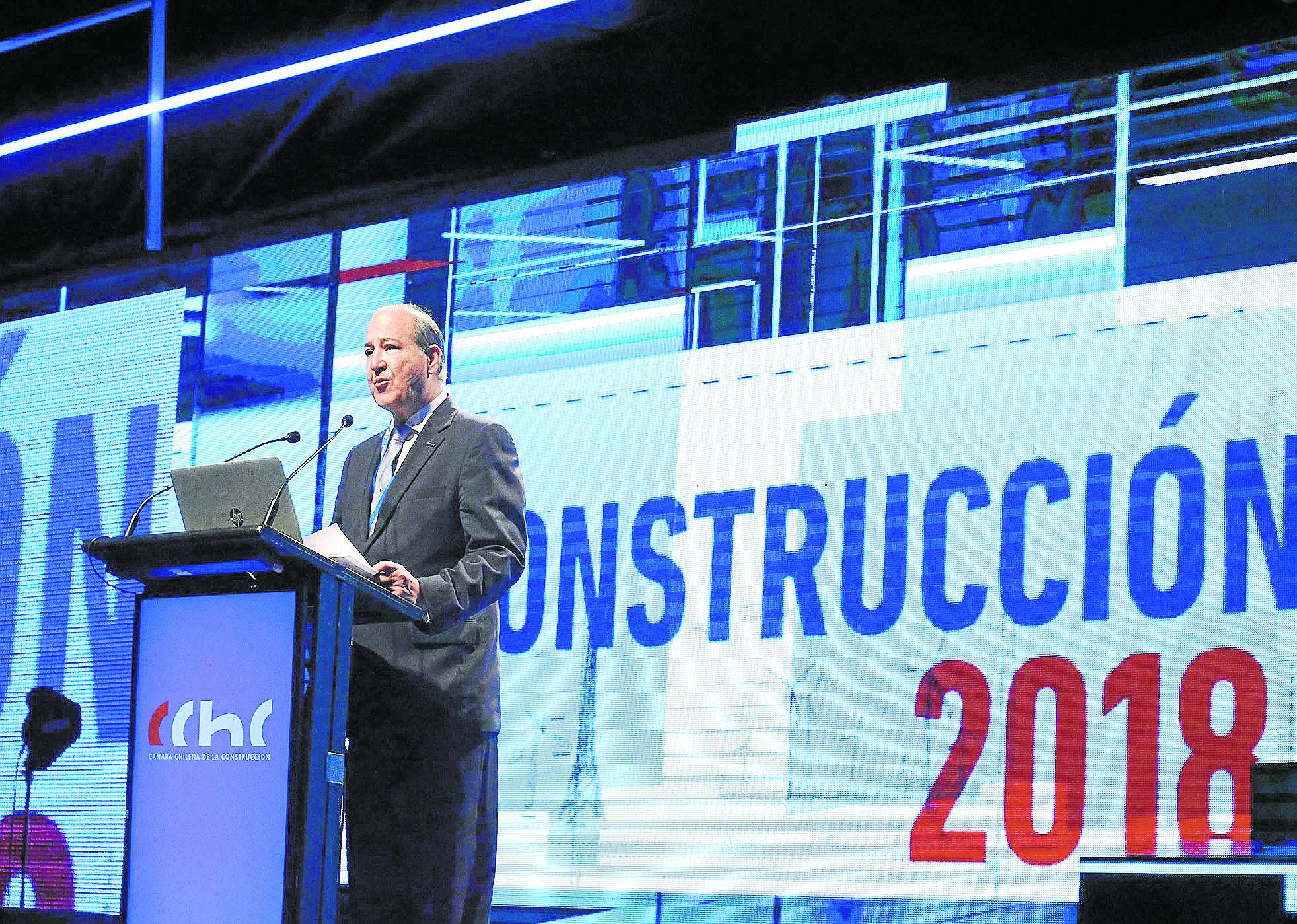 Felipe Larraín participa en el seminario organizado por la Camara Chilena de La Construcción