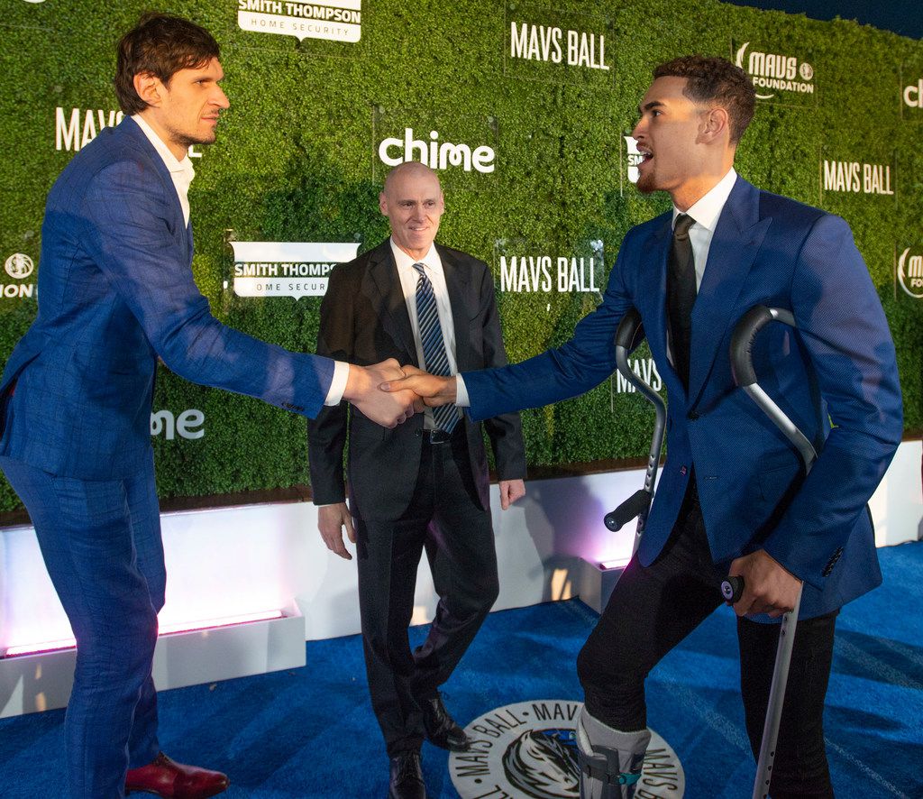 Dallas Mavericks' Boban Marjanovic shakes hands with a fan prior