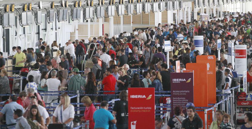 Alta afluencia de pasajeros en Aeropuerto Pudahuel