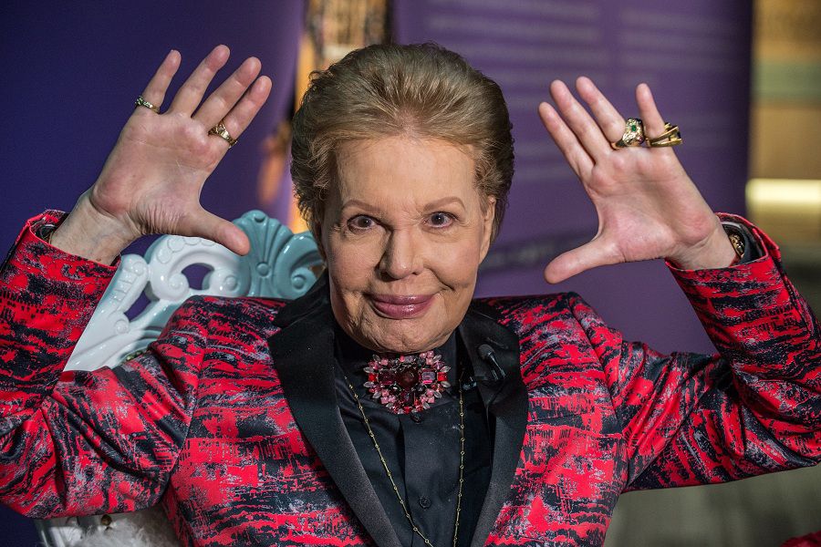 Los 50 años de "mucho, mucho amor" y mucha capa del astrólogo Walter Mercado