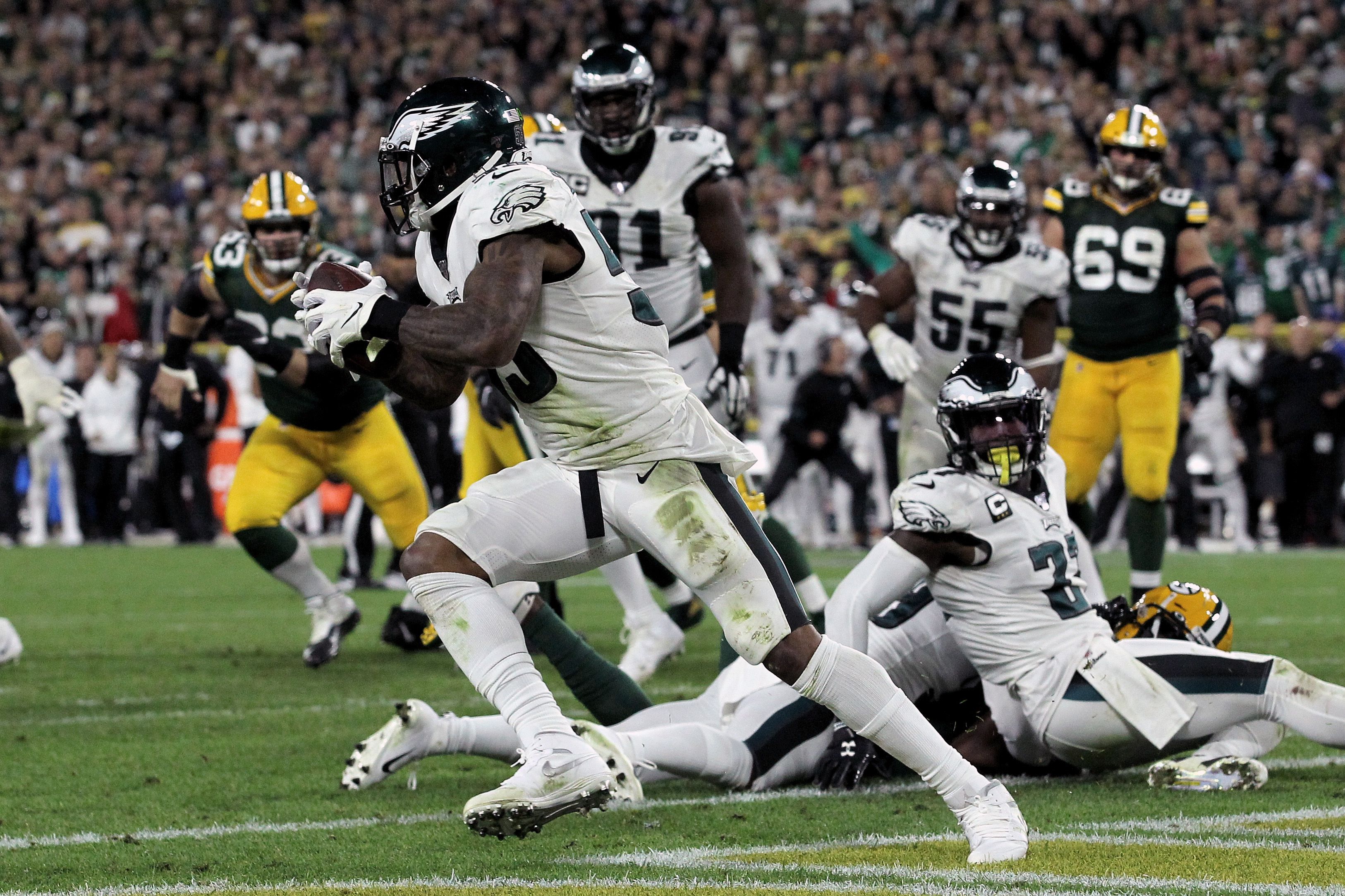 Eagles pick off Aaron Rodgers's late pass to top Packers - The