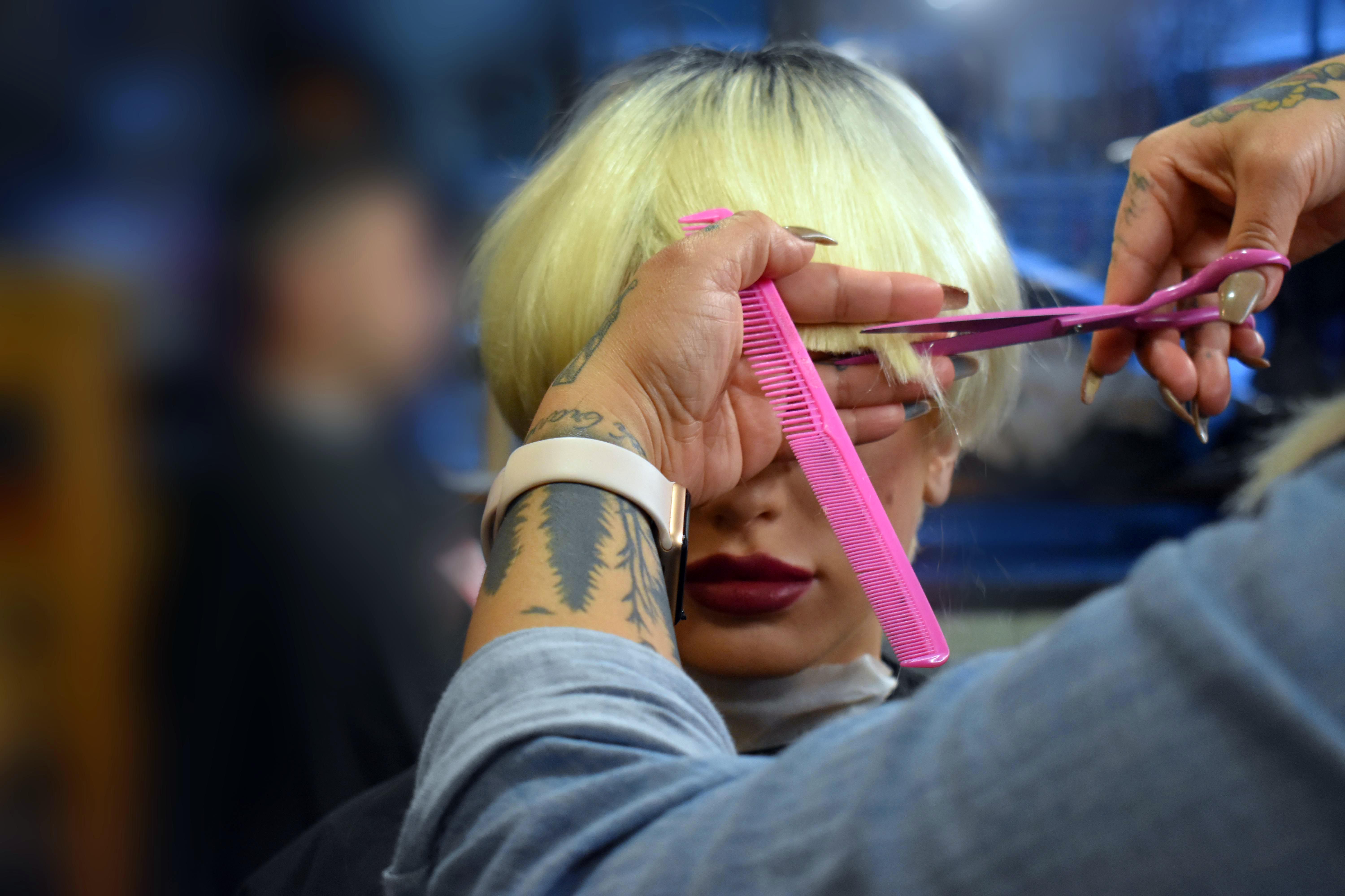 Local stylist critiques Astros' hairstyles