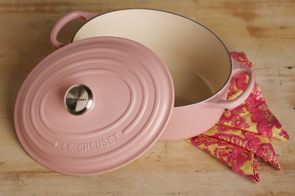 tij Scheiding Absorberend Le Creuset taps into millennial pink craze with sweet new cookware color