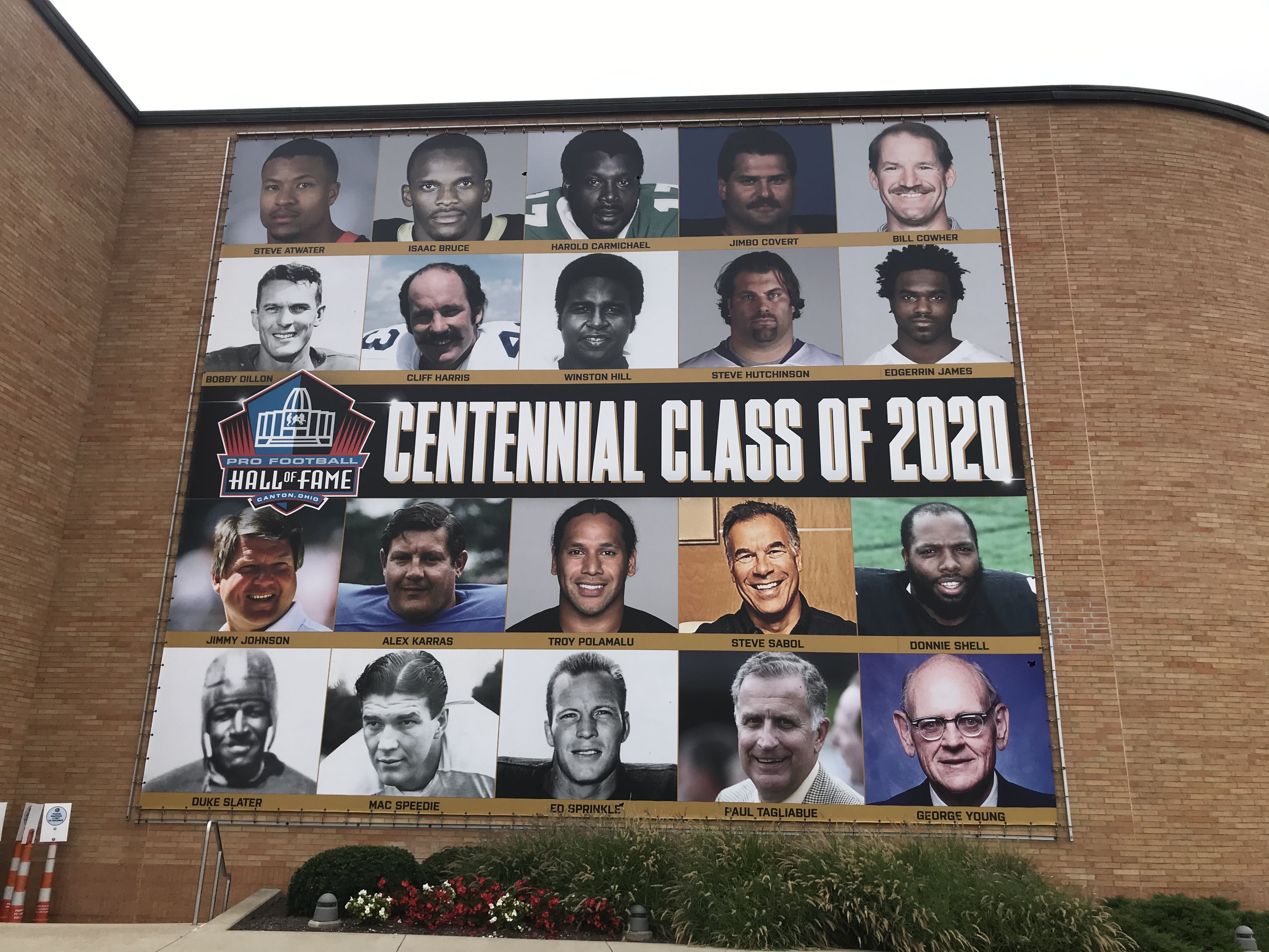 Pro Football Hall of Famer Walk & Photo Op, Canton Centennial Plaza, Cleveland, OH