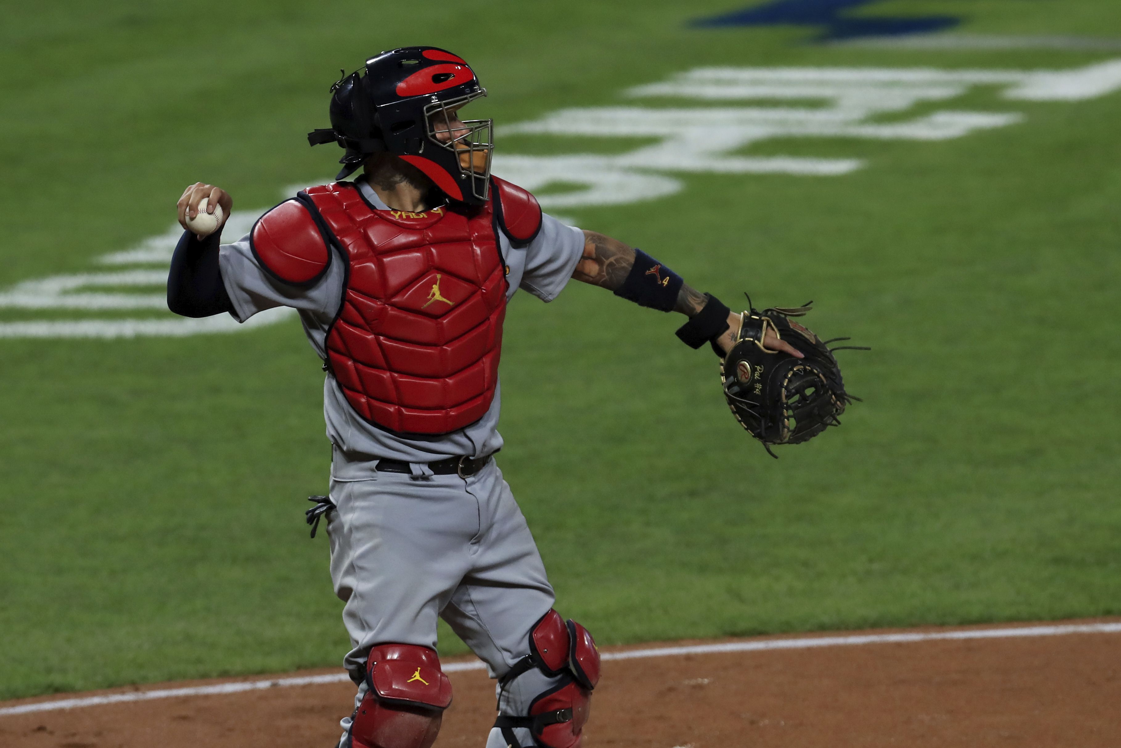 Yadier Molina news: Cardinals re-sign free agent to one-year deal -  DraftKings Network