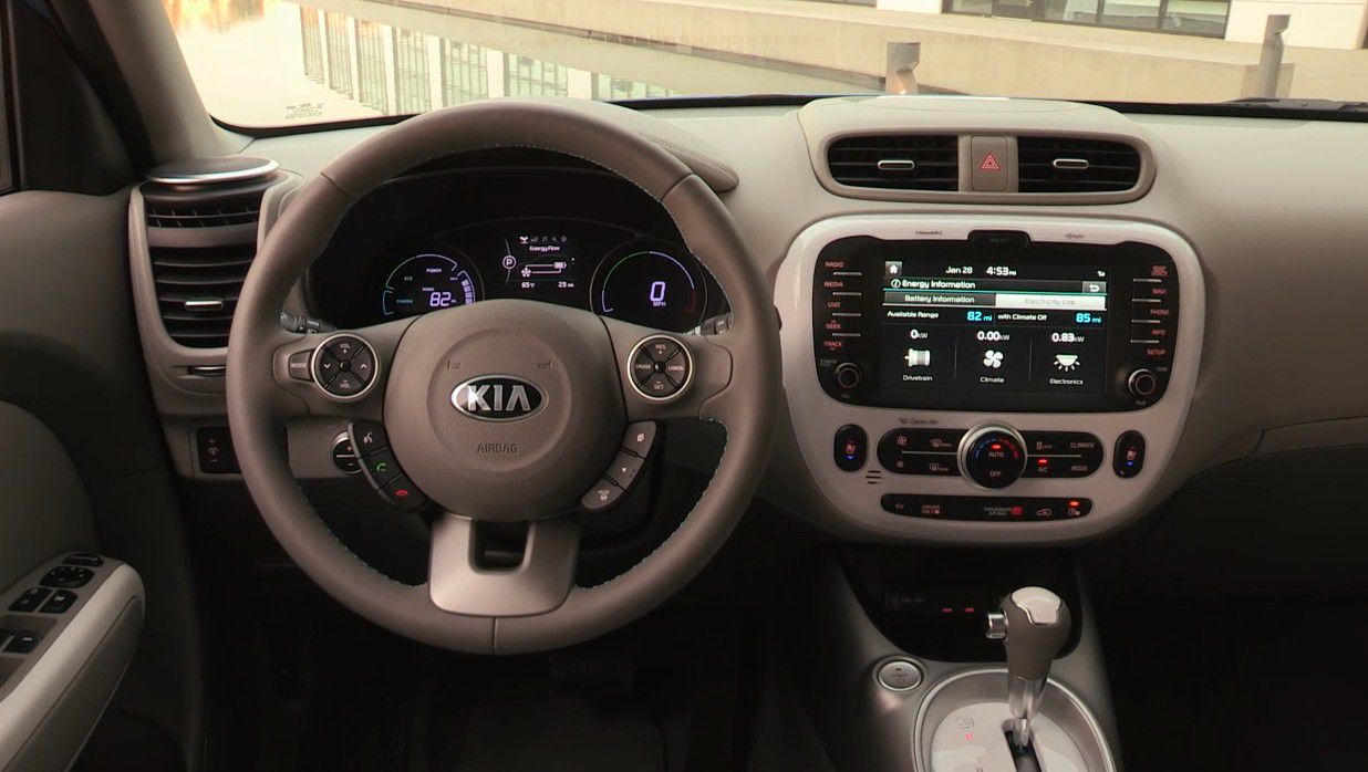 Kia Soul Ev Whirs Along When It S Full Of Electricity