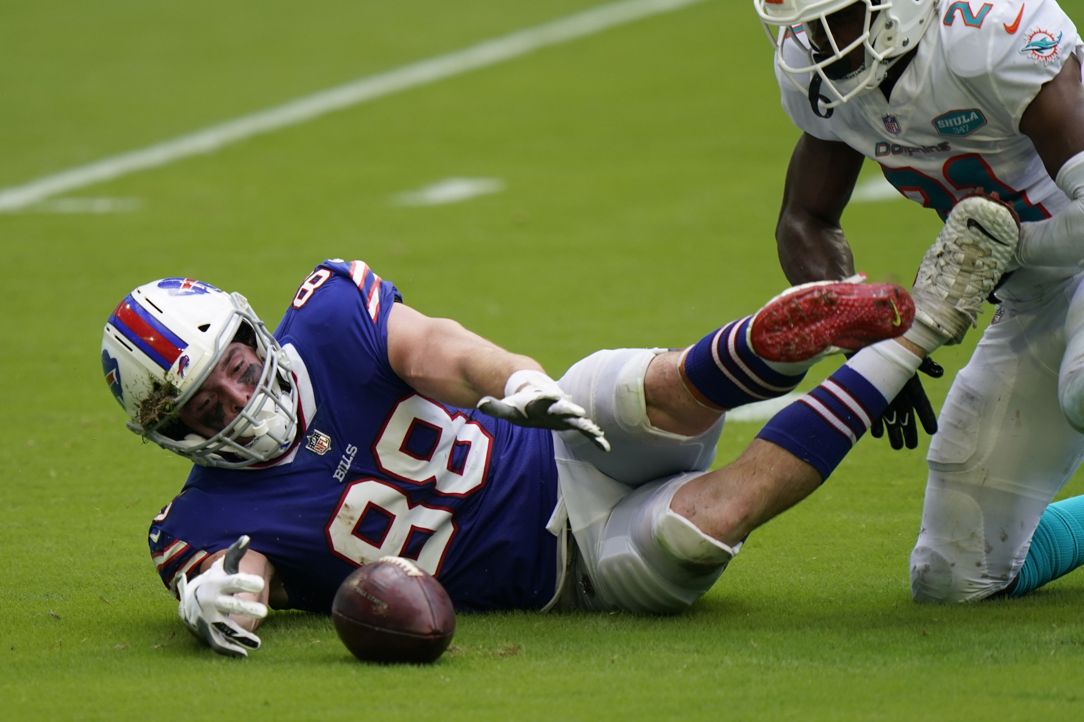 Josh Allen thrashes Dolphins for 400 yards, 4 TDs; Bills win, 31-28  (instant observations) 