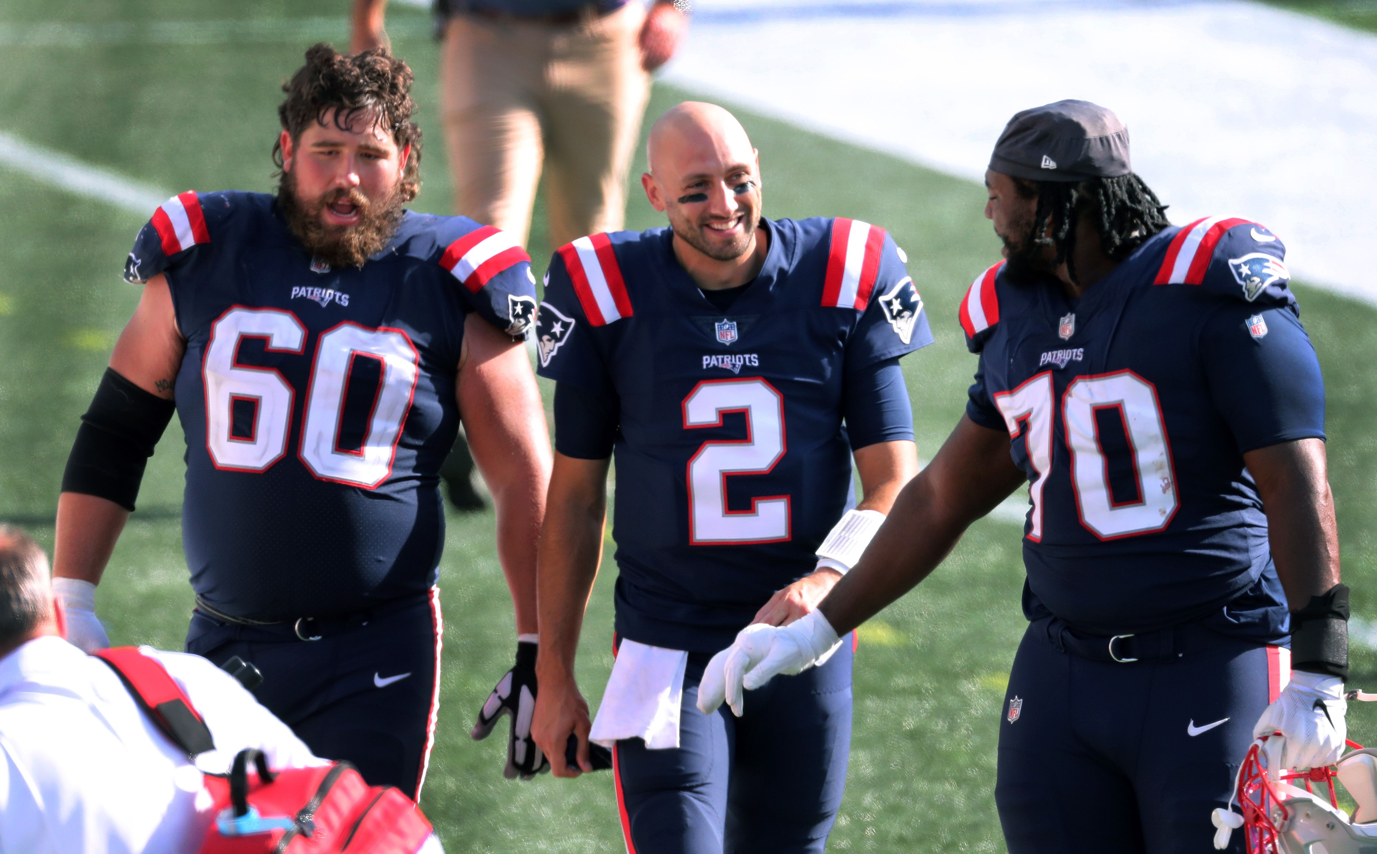 Patriots place center David Andrews and linebacker Josh Uche on IR