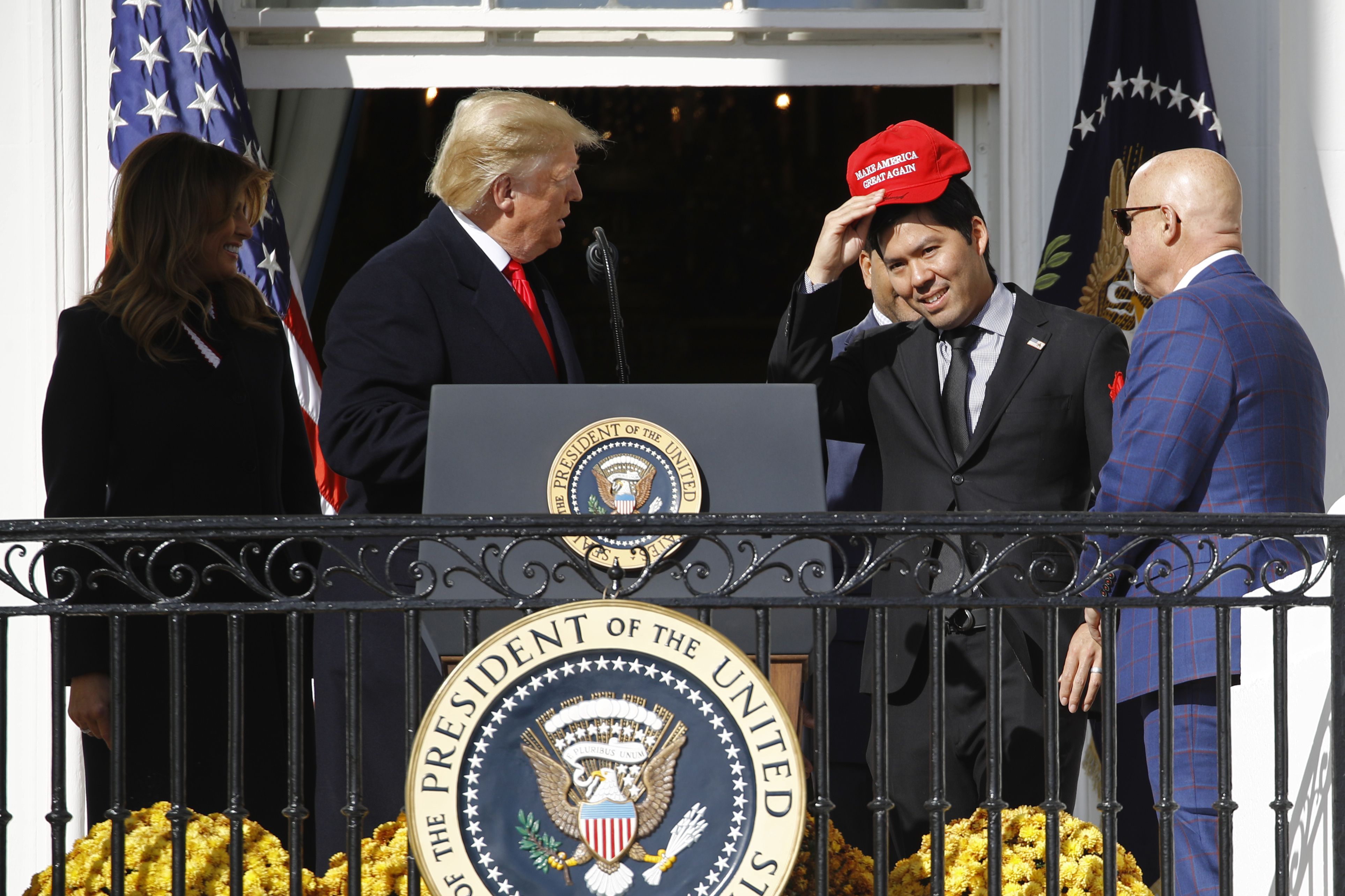 Nationals' Kurt Suzuki wears MAGA hat, receives Trump hug during White House  celebration - The Washington Post