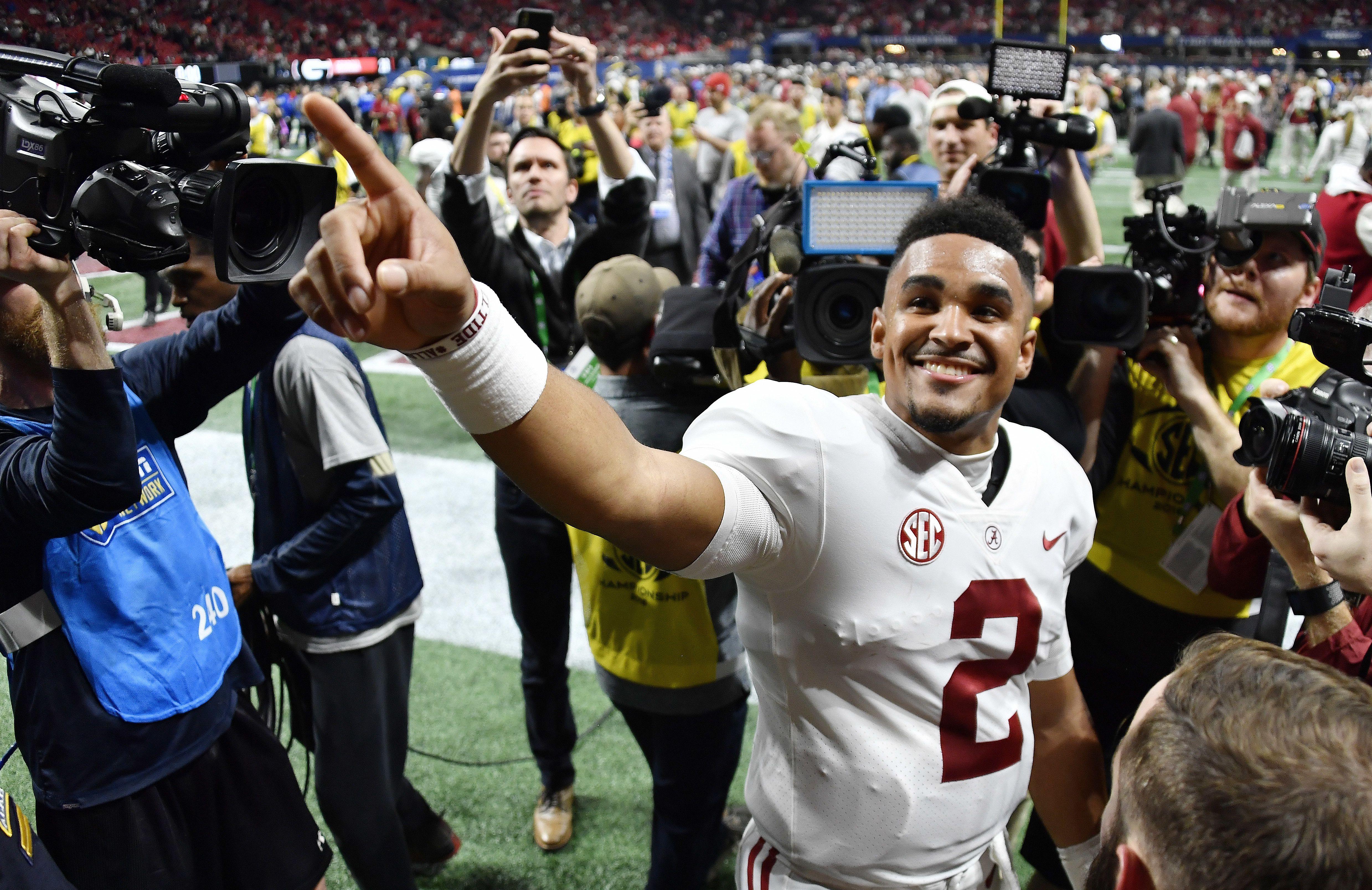 Hear Jalen Hurts sing an Al Green hit in Eagles' rookie talent