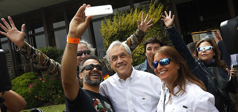 Sebastian Pinera comparte con motoqueros en Vina Del Mar