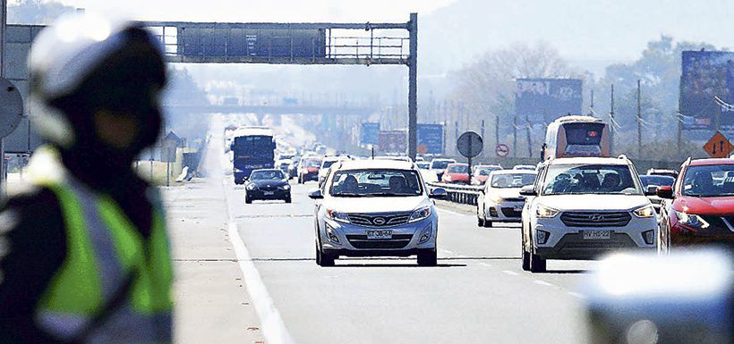 Carabineros controló el tránsito en la Ruta 68, donde hubo un alto flujo vehicular.