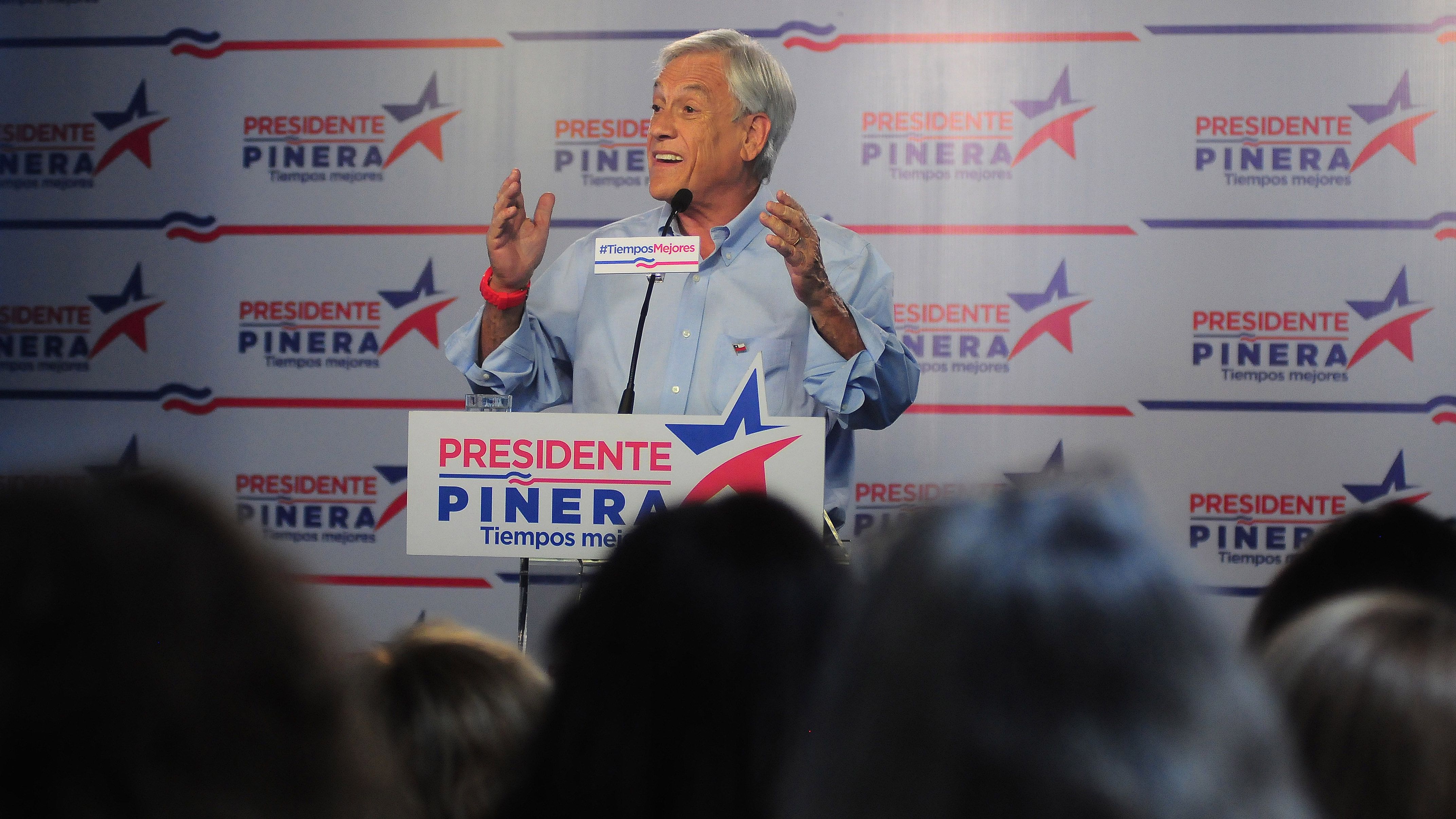 Sebastian Piñera habla en su comando