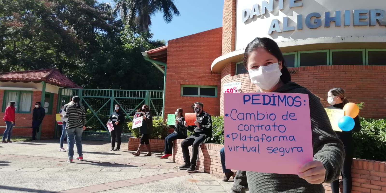 La Naci n Padres piden que colegio analice reconsideraci n en