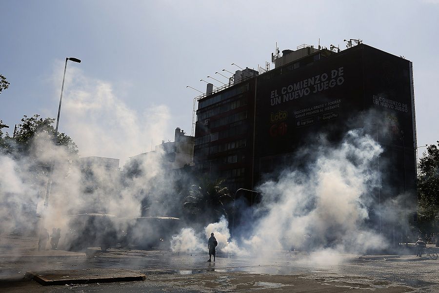 Disturbios se genera en Plaza Italia