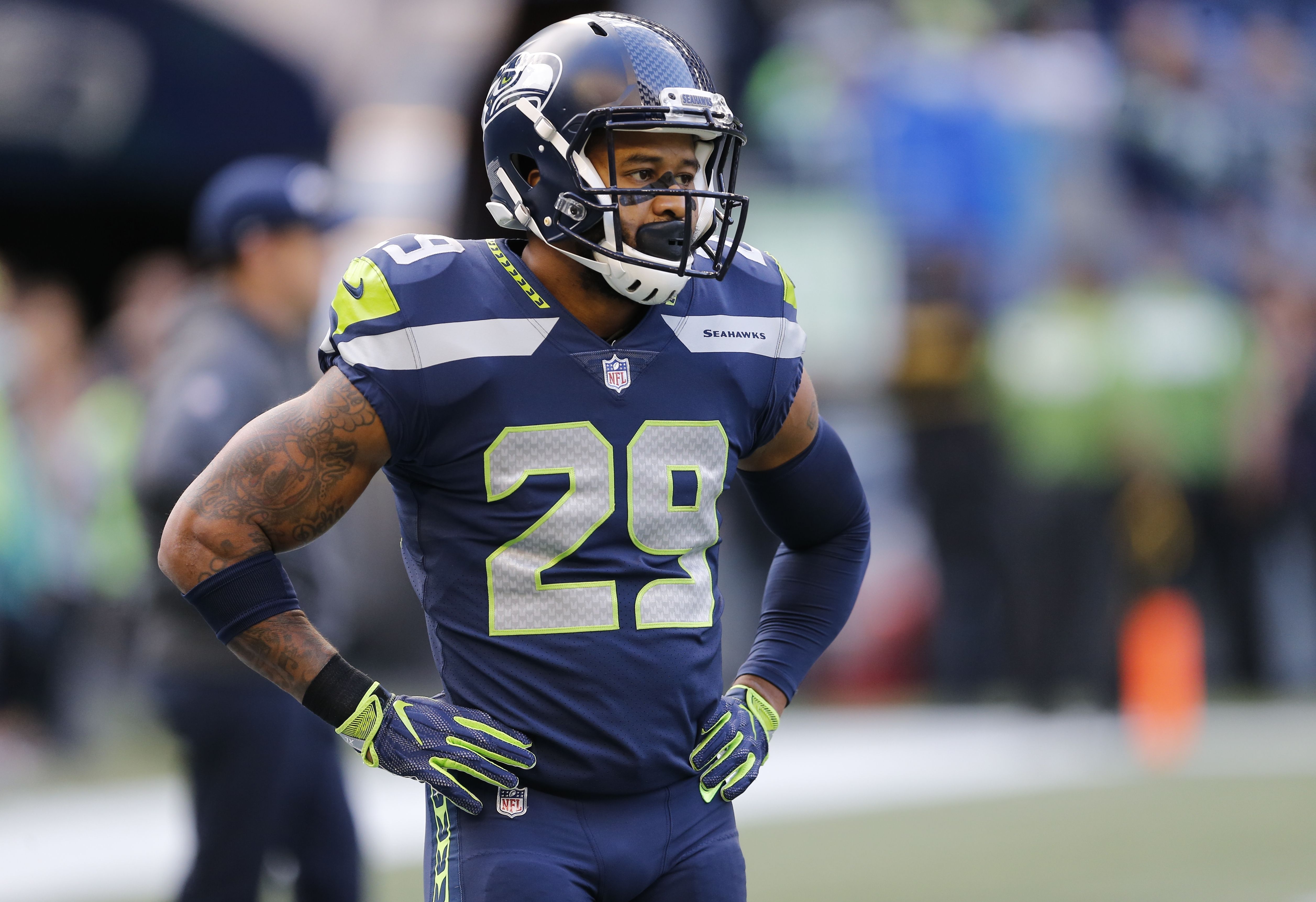 Earl Thomas disguised himself to watch Seahawks at Buffalo Wild Wings