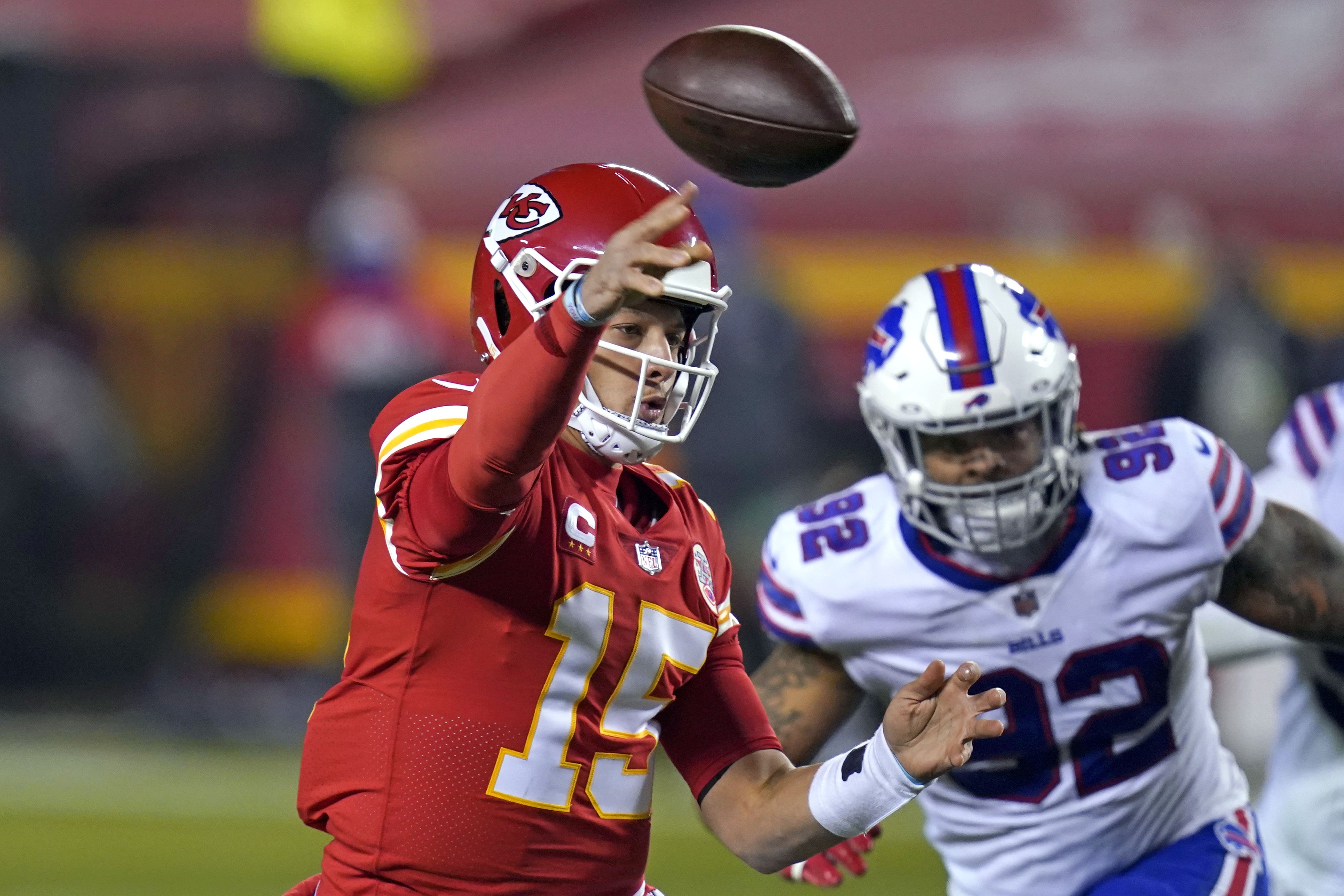 Despite Zero Desire, NFL Experts Beg Modest Patrick Mahomes To Not Fall For  The Same Trap Tom Brady Did - EssentiallySports