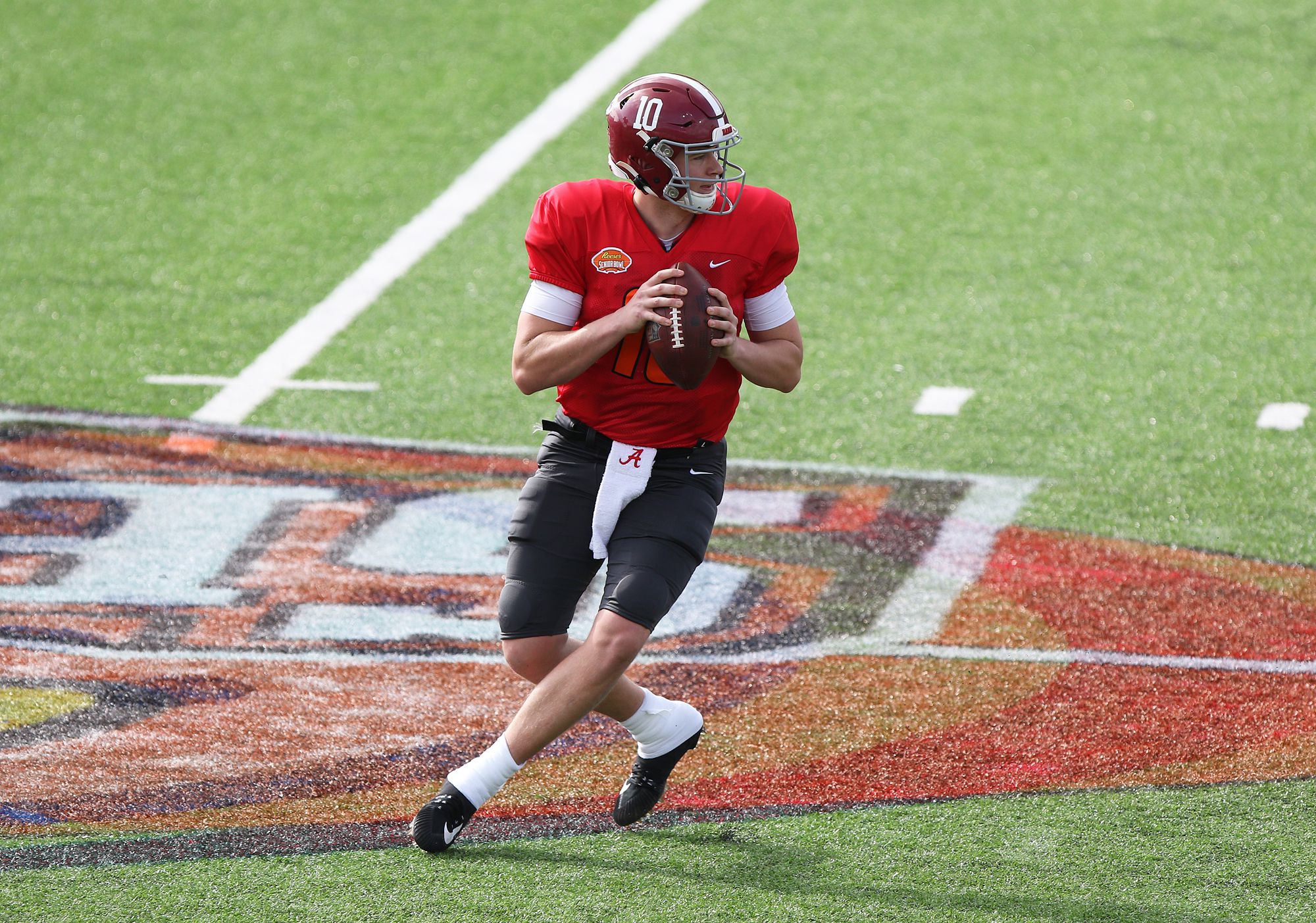 Mac Jones' hand size checks the box during Senior Bowl measurements