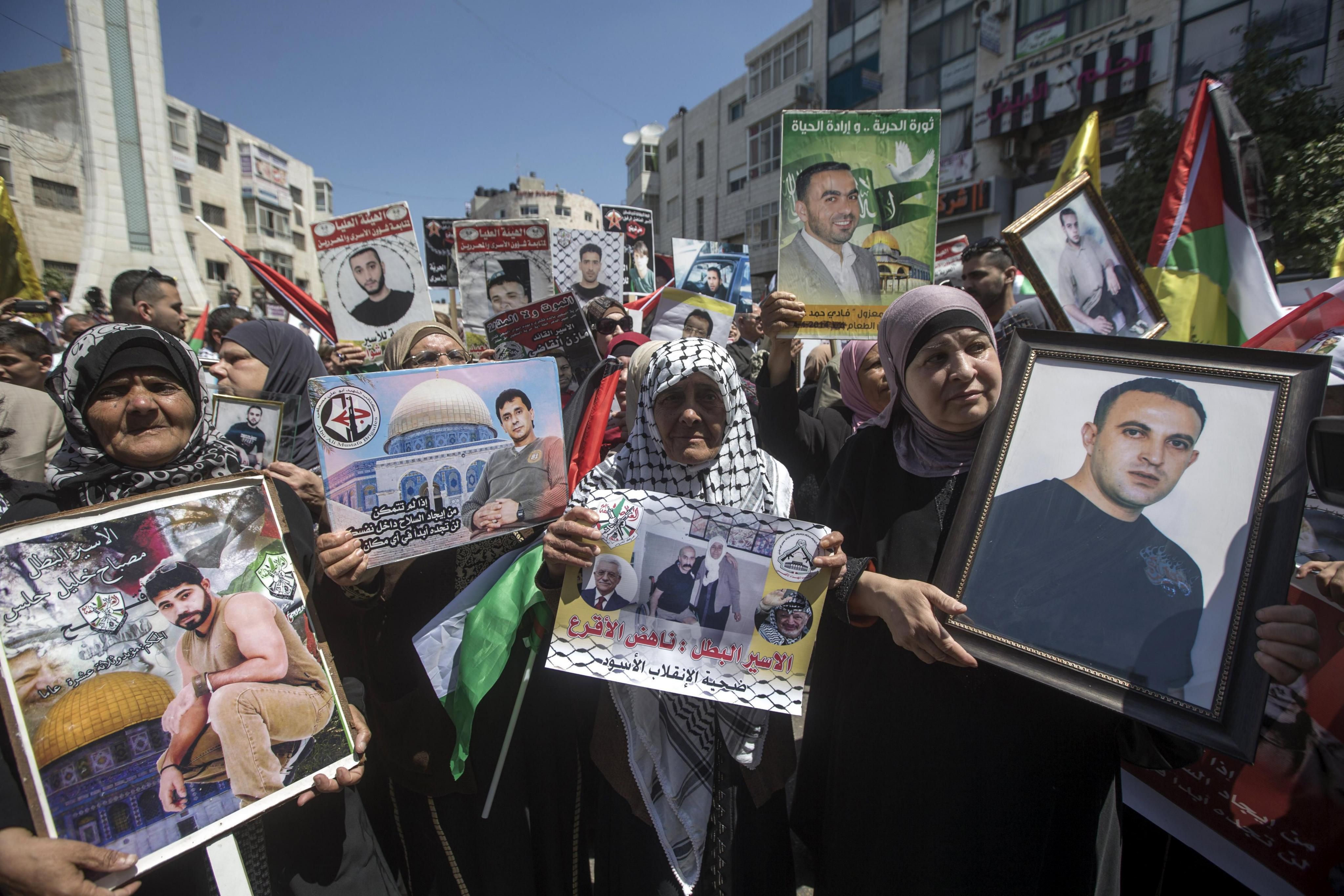 Presos palestinos huelga de hambre