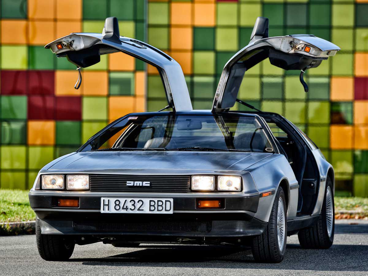 DeLorean-puertas-delante.jpg