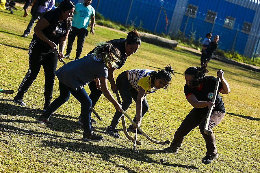 Las mujeres mapuches buscan liberarse del machismo con el deporte tradicional