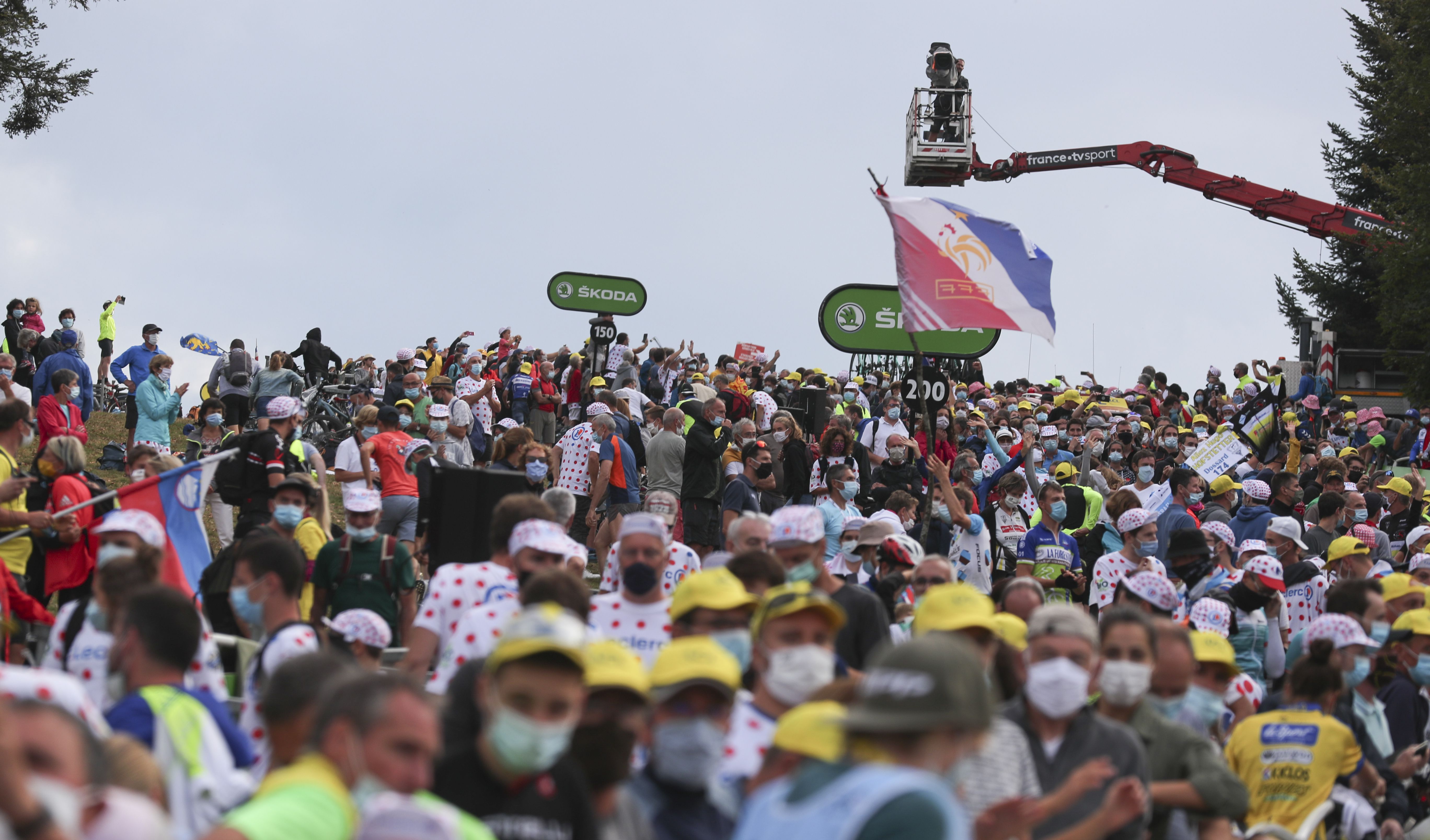 Pogacar crushes Roglic to seal Tour de France title