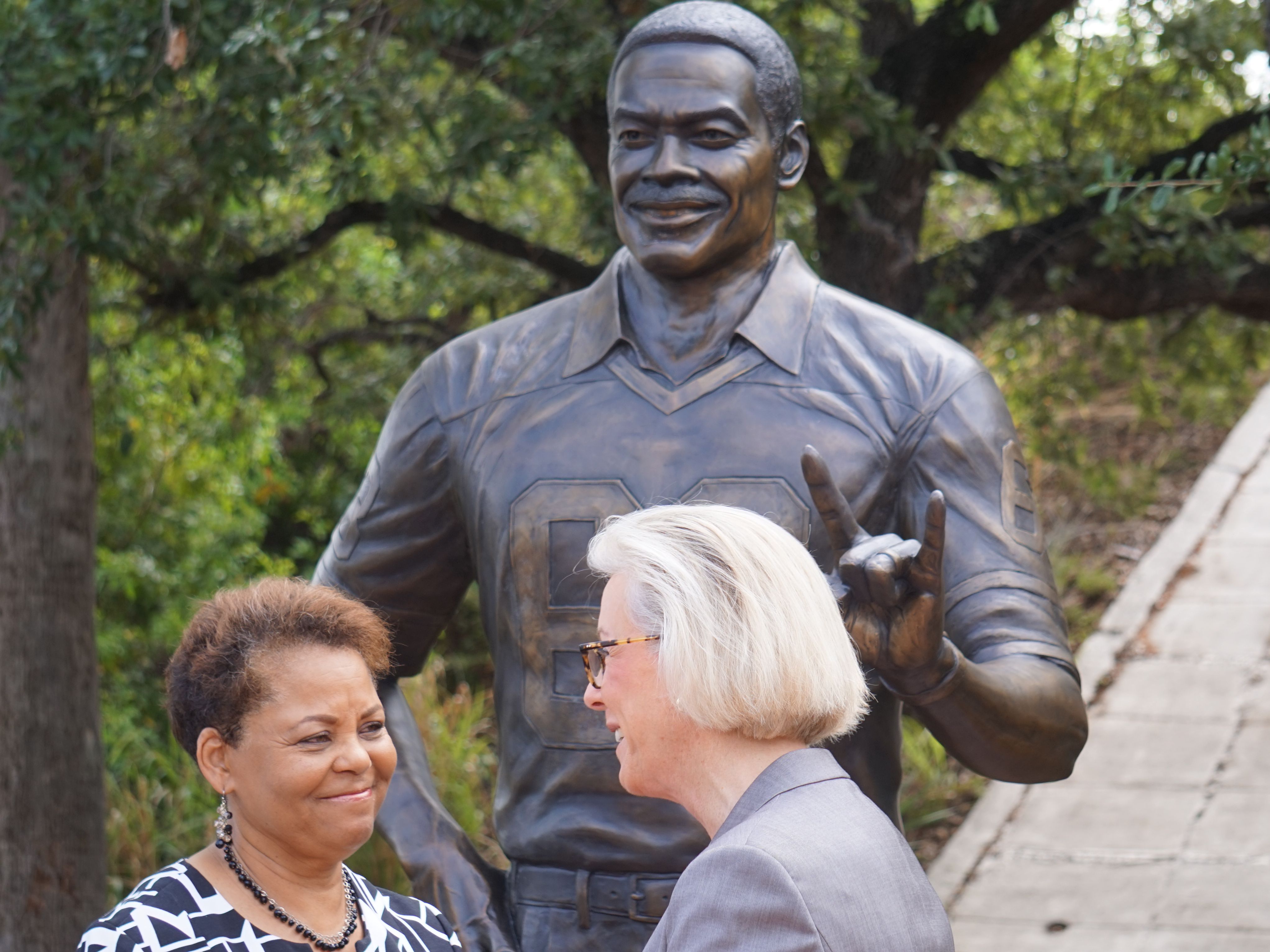 Lee Roy Selmon statue to honor late Tampa Bay Buccaneers great