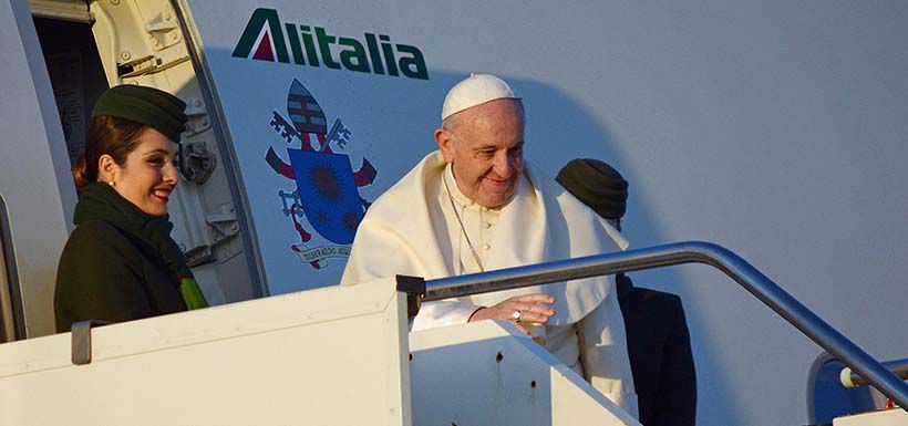 El papa Francisco emprende su viaje a Chile y Perú