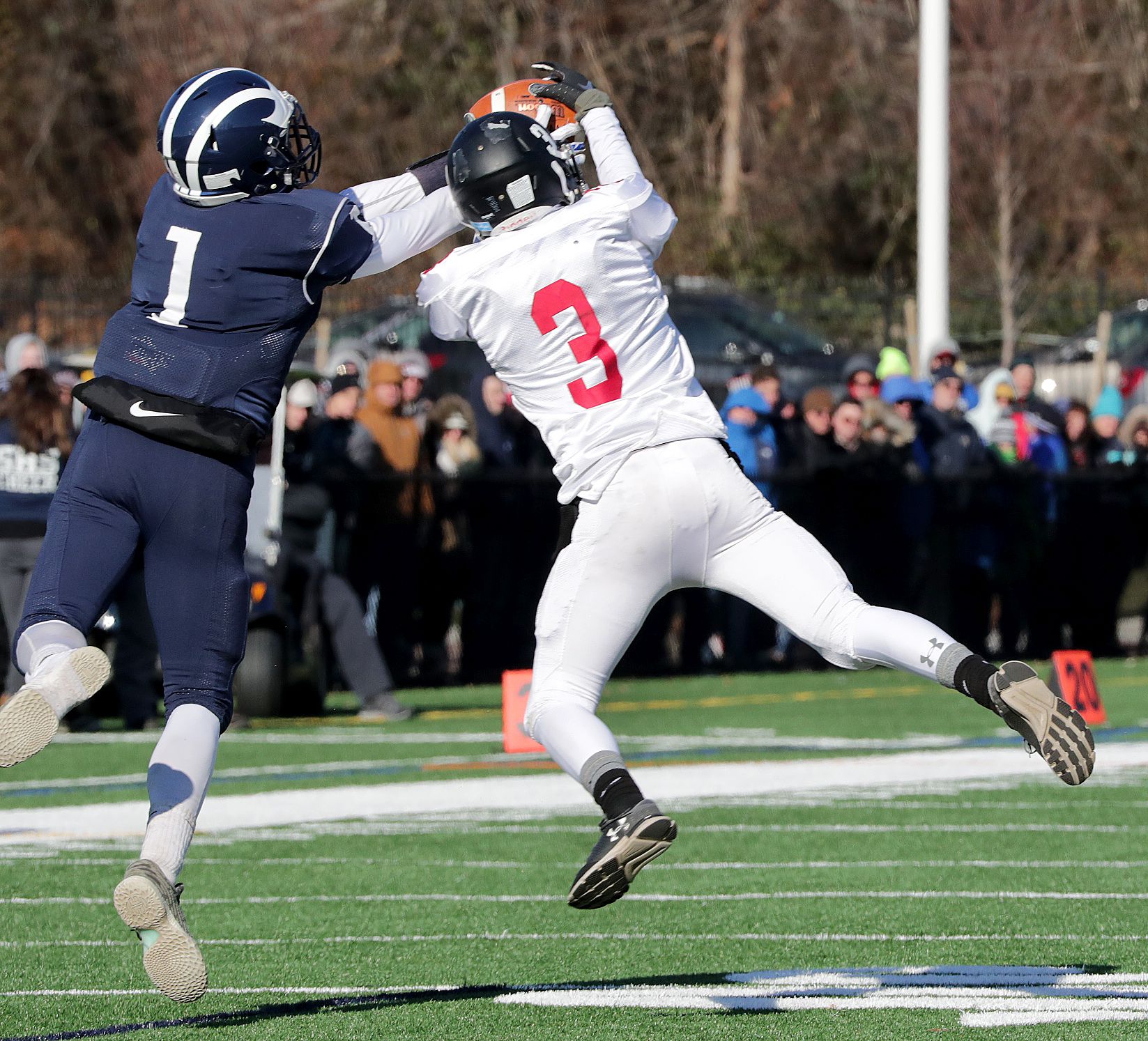 Clayton McAlpine clinches Beverly's win over Salem with game-ending sack -  The Boston Globe