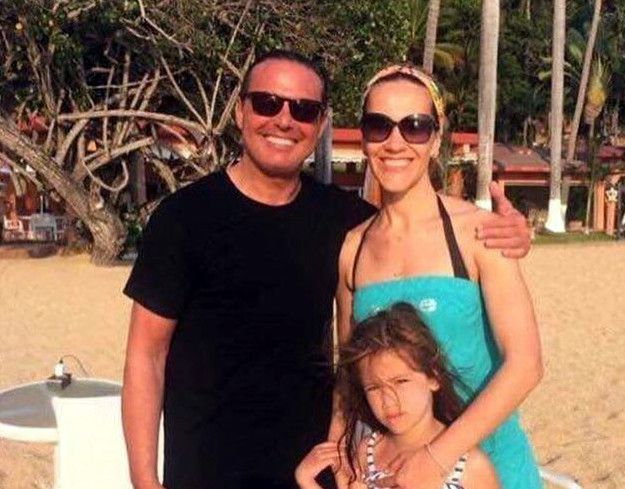 Luis Miguel charms fans in the Dominican Republic with his