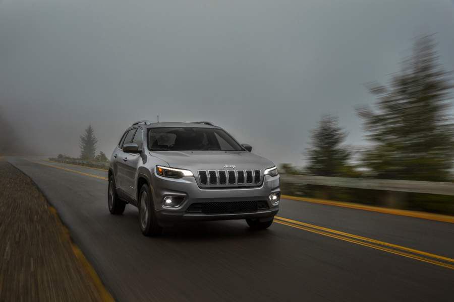 Jeep-Cherokee-2019-Limited-12-900x600.jpg