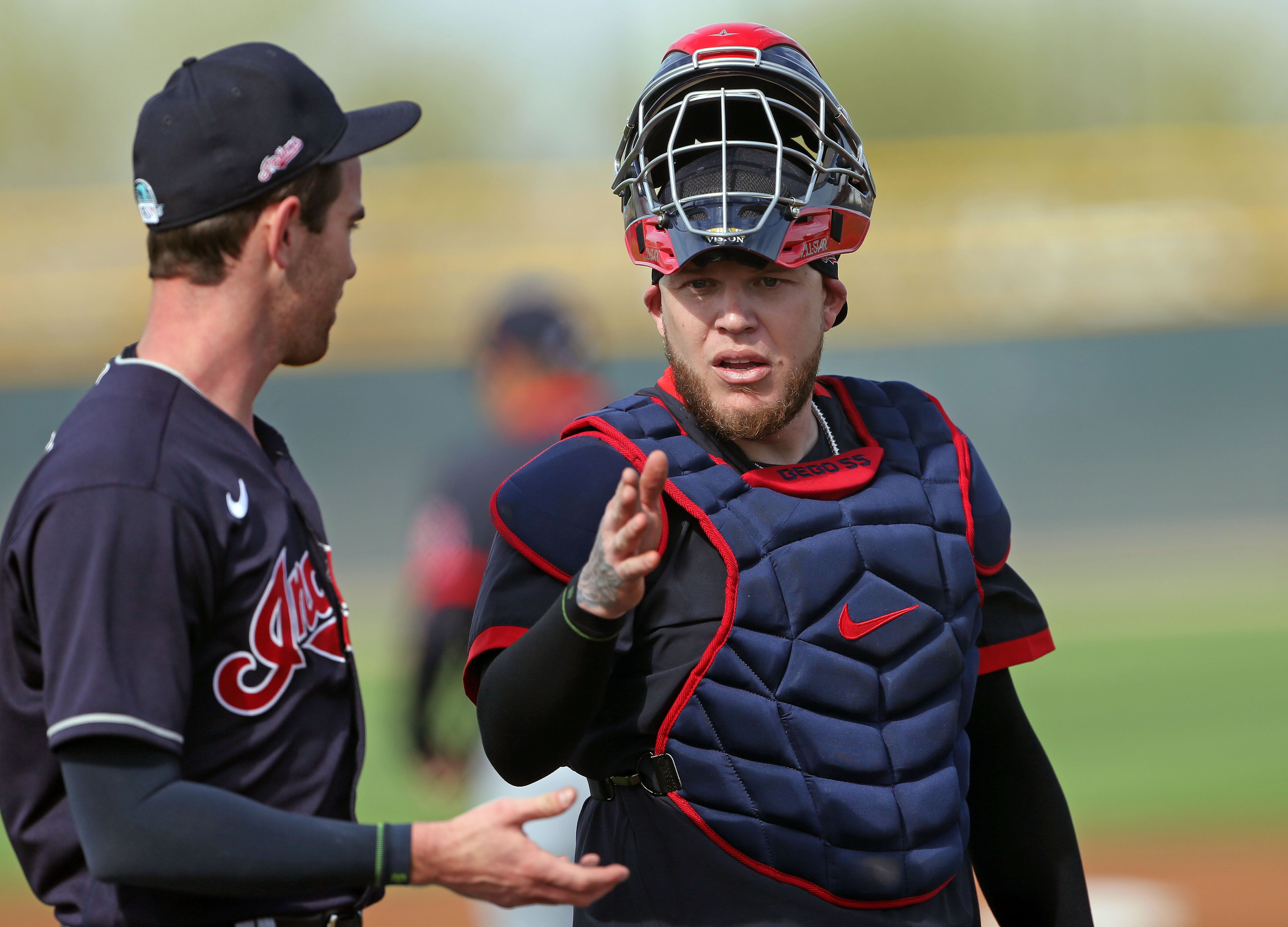 Cleveland Indians' Francisco Lindor, Roberto Perez strike Gold