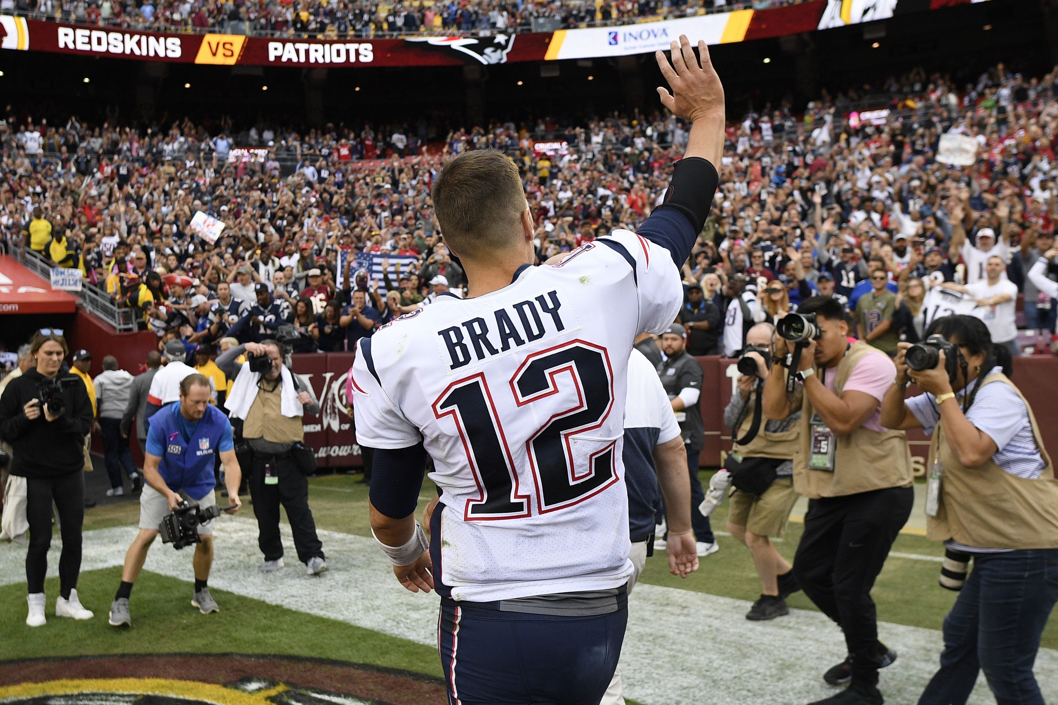 Tom Brady flexes on world, shows off all of his Super Bowl rings